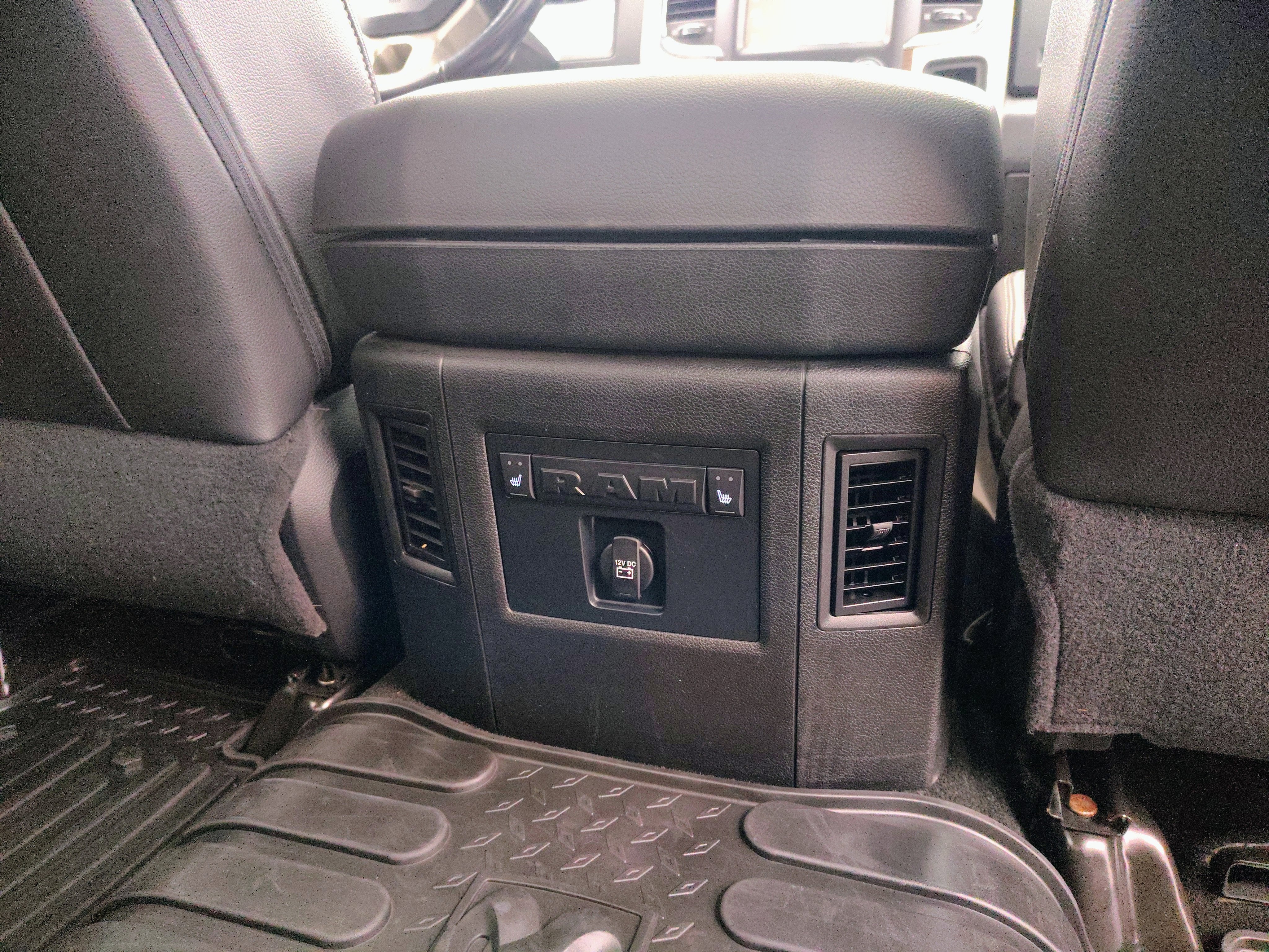 2017 RAM 1500 Laramie Crew Cab 4x4 5'7' Box