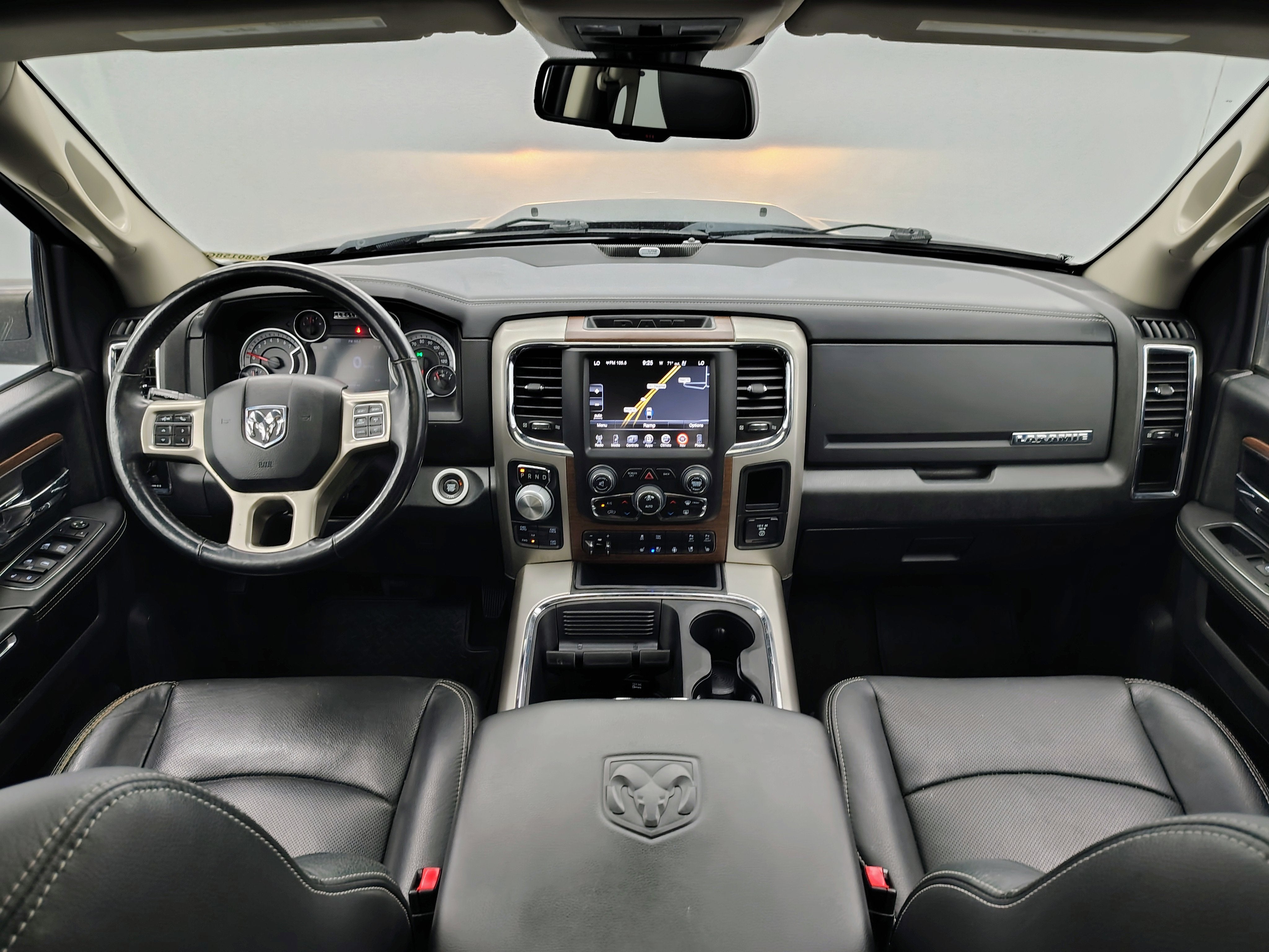 2017 RAM 1500 Laramie Crew Cab 4x4 5'7' Box