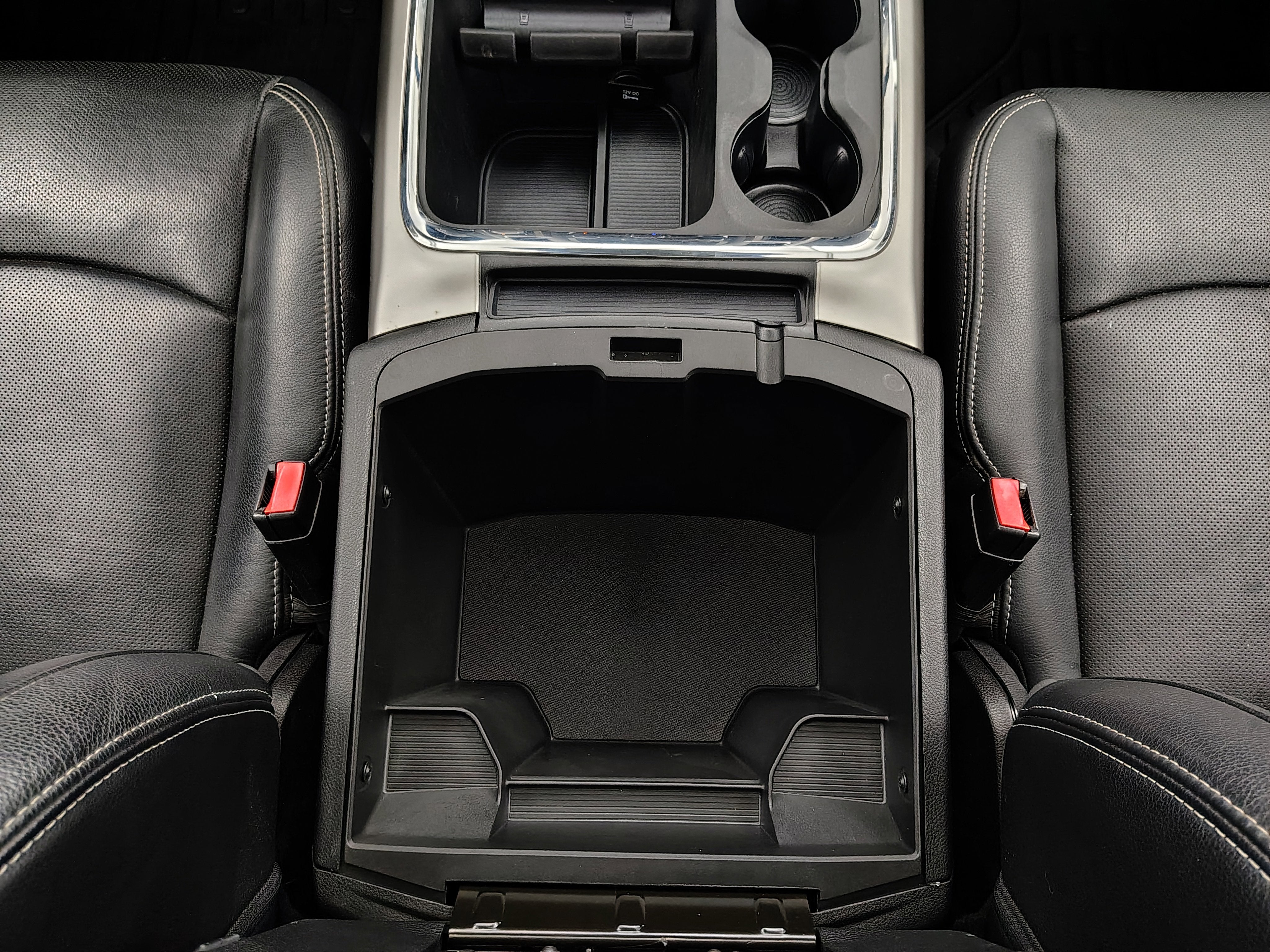 2017 RAM 1500 Laramie Crew Cab 4x4 5'7' Box