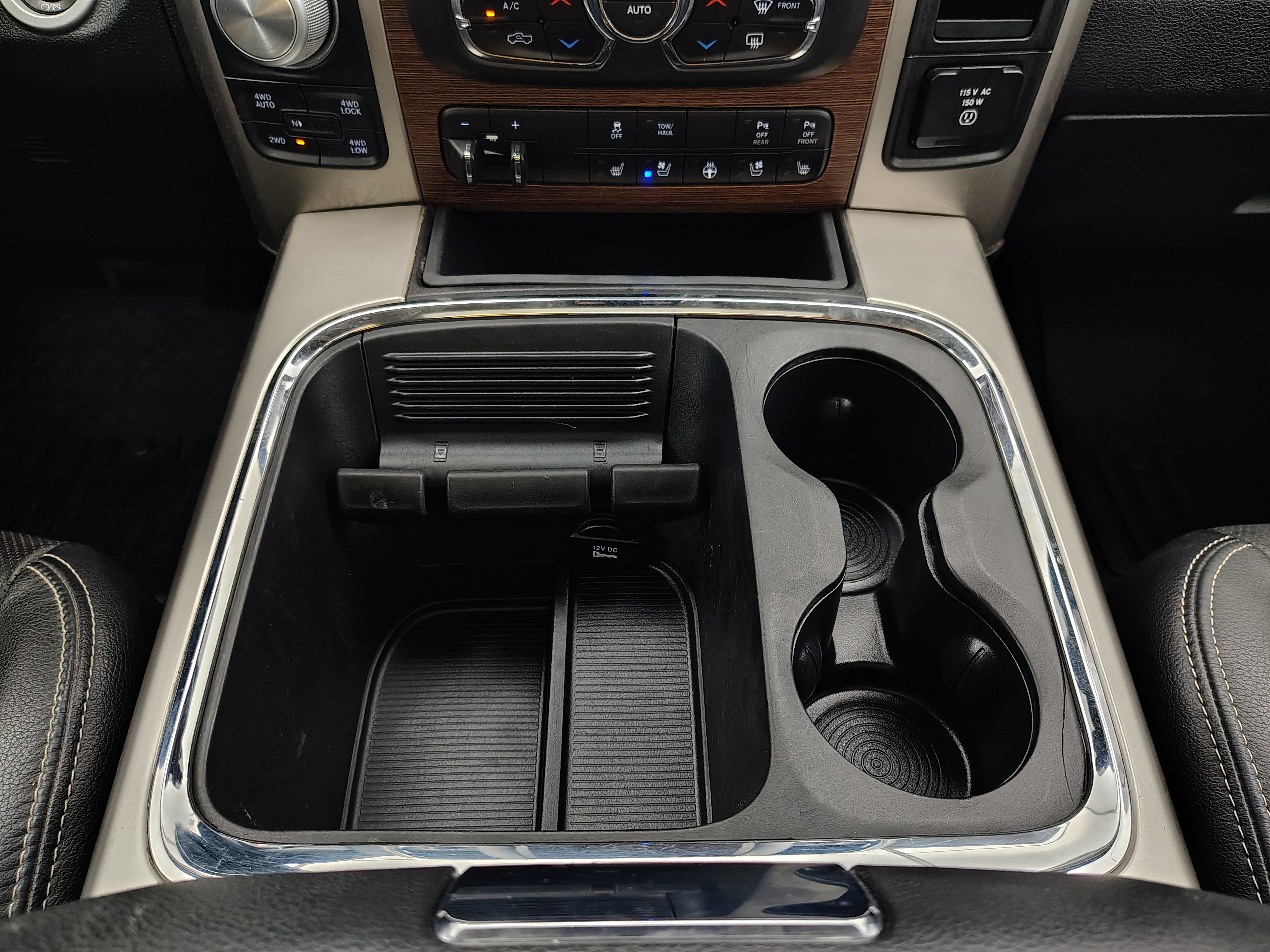 2017 RAM 1500 Laramie Crew Cab 4x4 5'7' Box