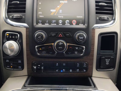 2017 RAM 1500 Laramie Crew Cab 4x4 5'7' Box