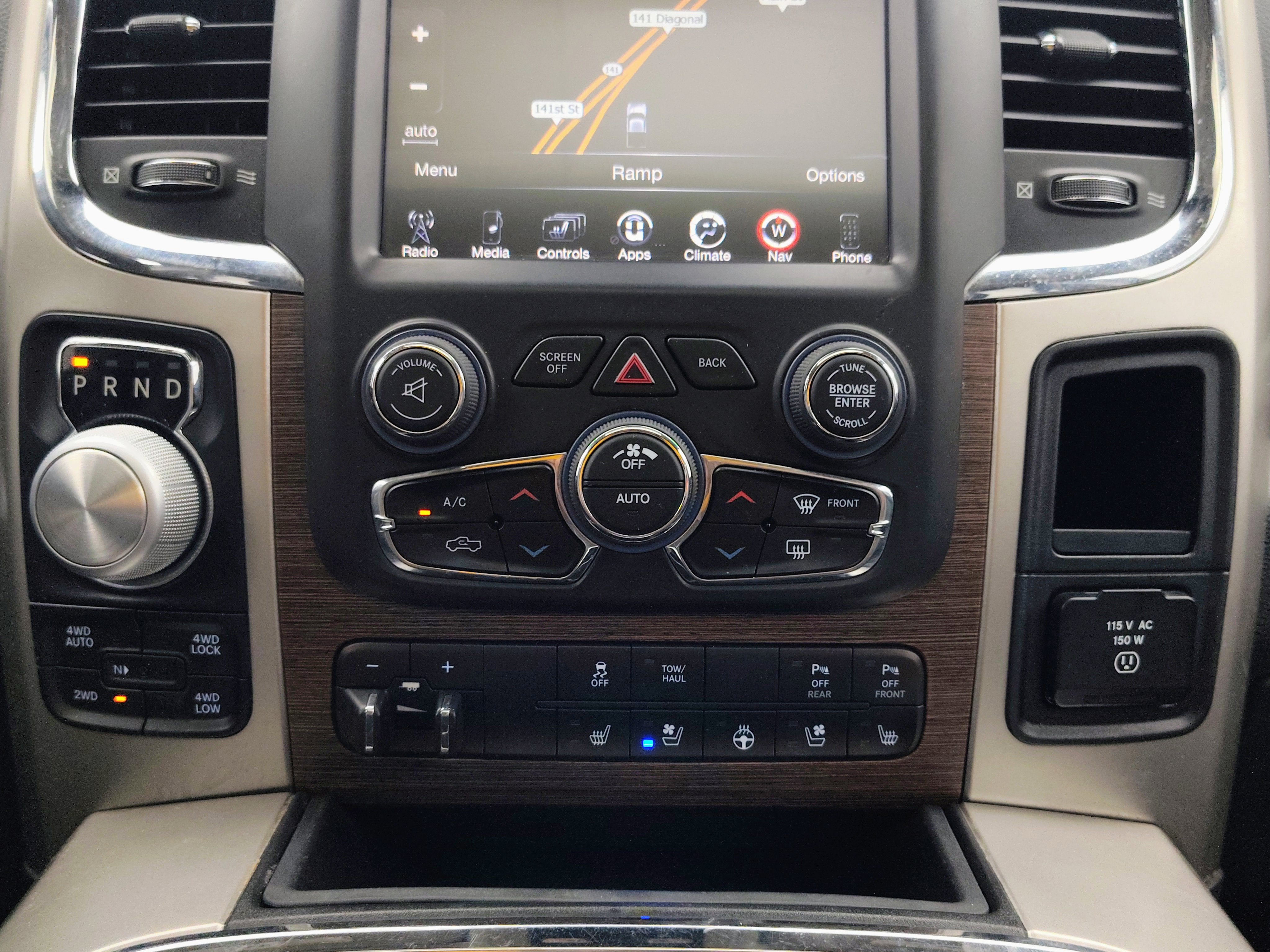2017 RAM 1500 Laramie Crew Cab 4x4 5'7' Box