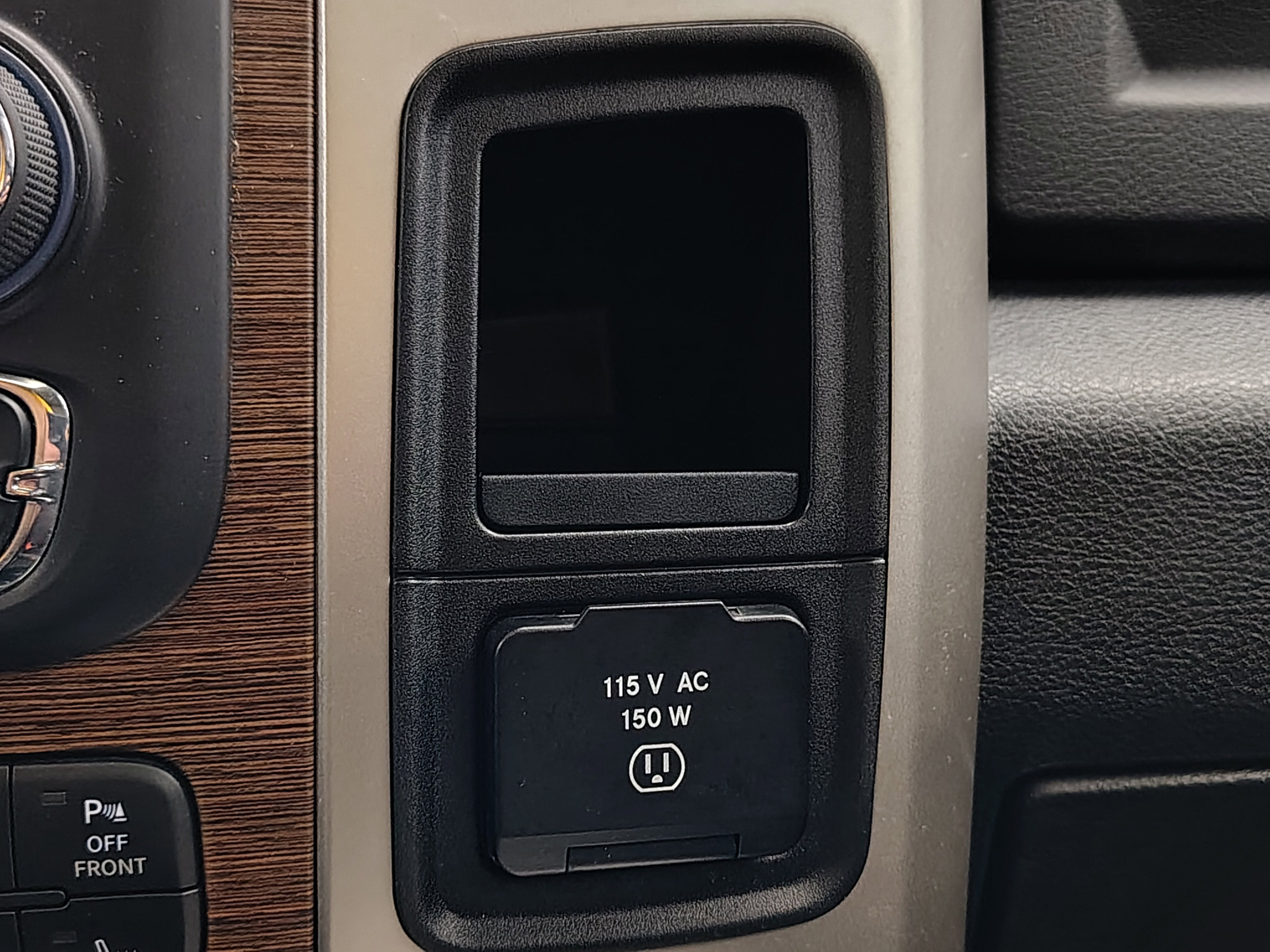 2017 RAM 1500 Laramie Crew Cab 4x4 5'7' Box