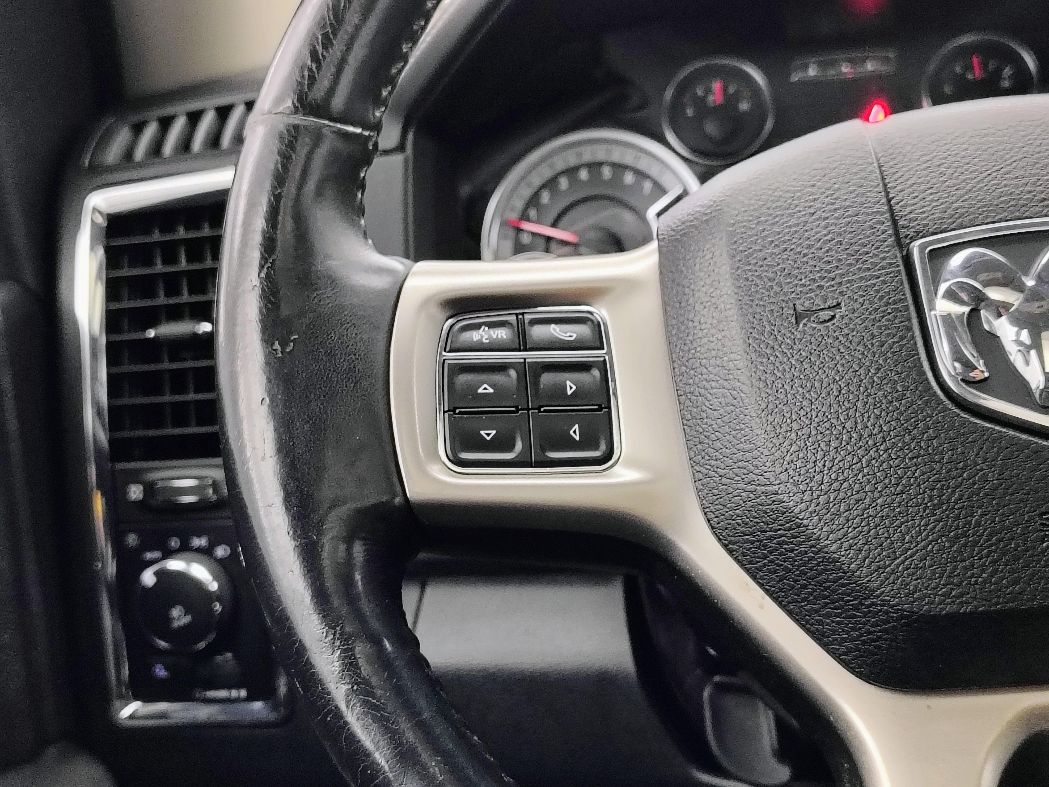 2017 RAM 1500 Laramie Crew Cab 4x4 5'7' Box