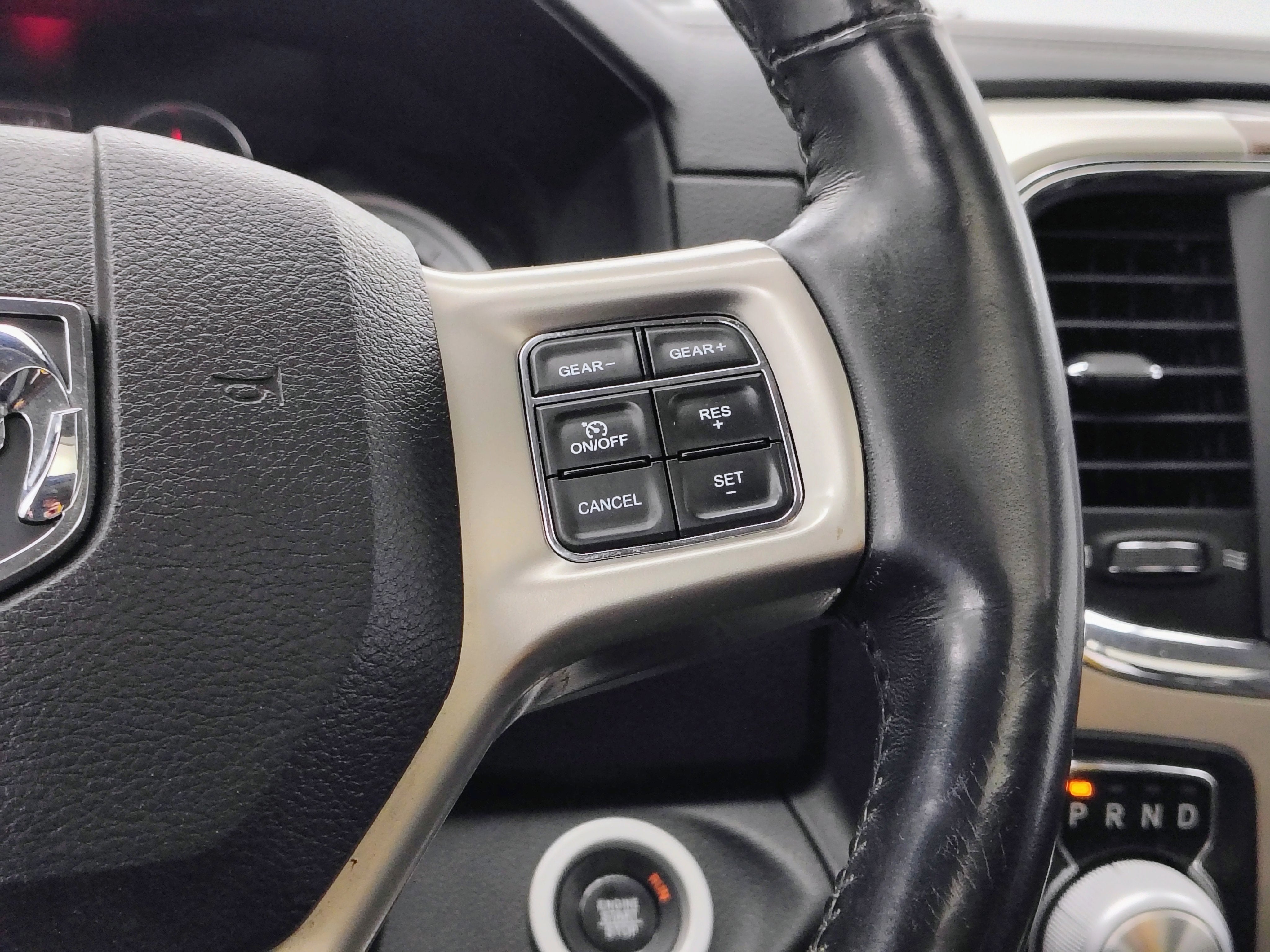 2017 RAM 1500 Laramie Crew Cab 4x4 5'7' Box