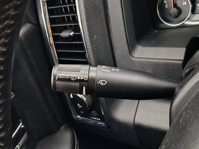2017 RAM 1500 Laramie Crew Cab 4x4 5'7' Box