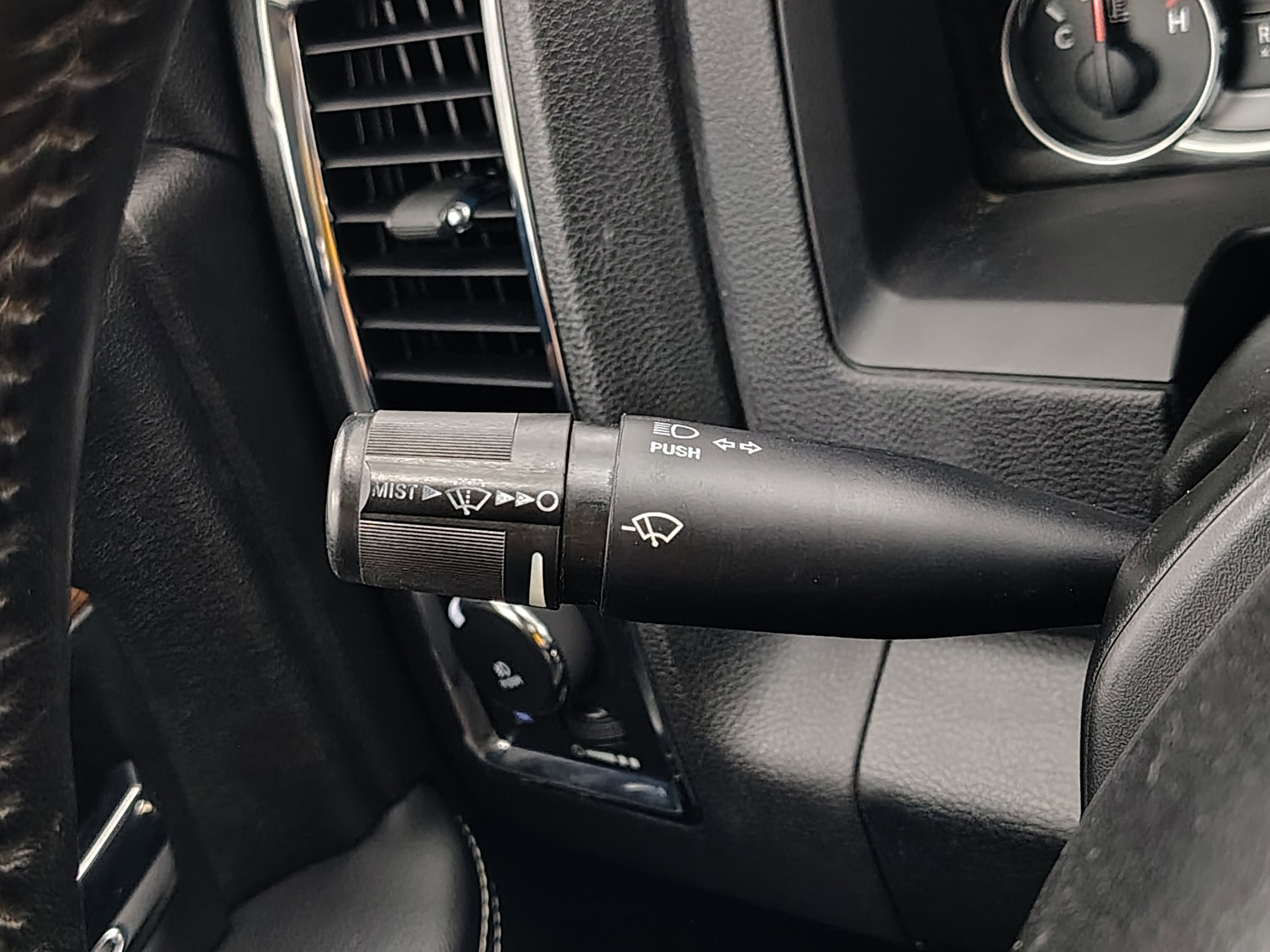 2017 RAM 1500 Laramie Crew Cab 4x4 5'7' Box