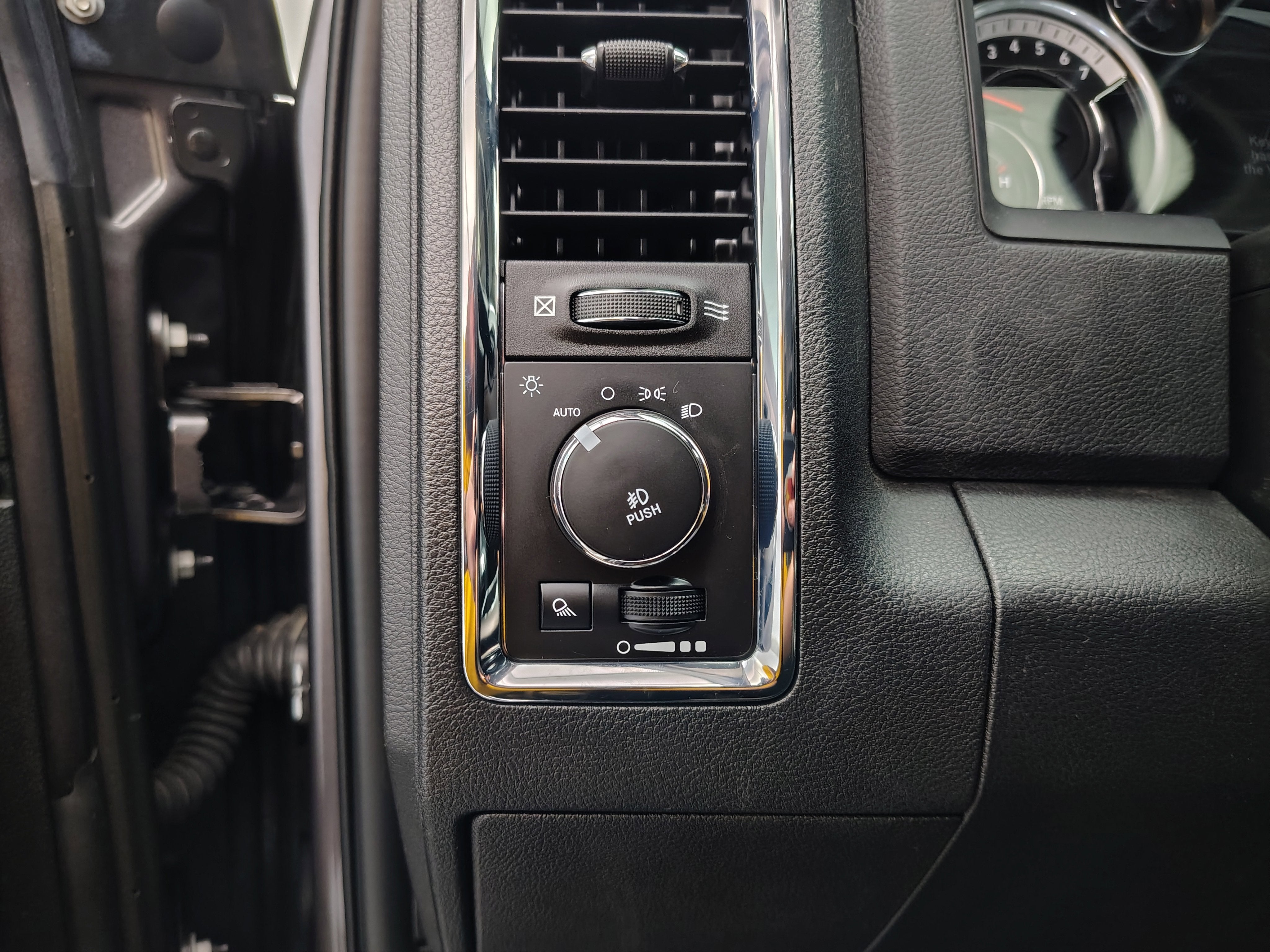2017 RAM 1500 Laramie Crew Cab 4x4 5'7' Box