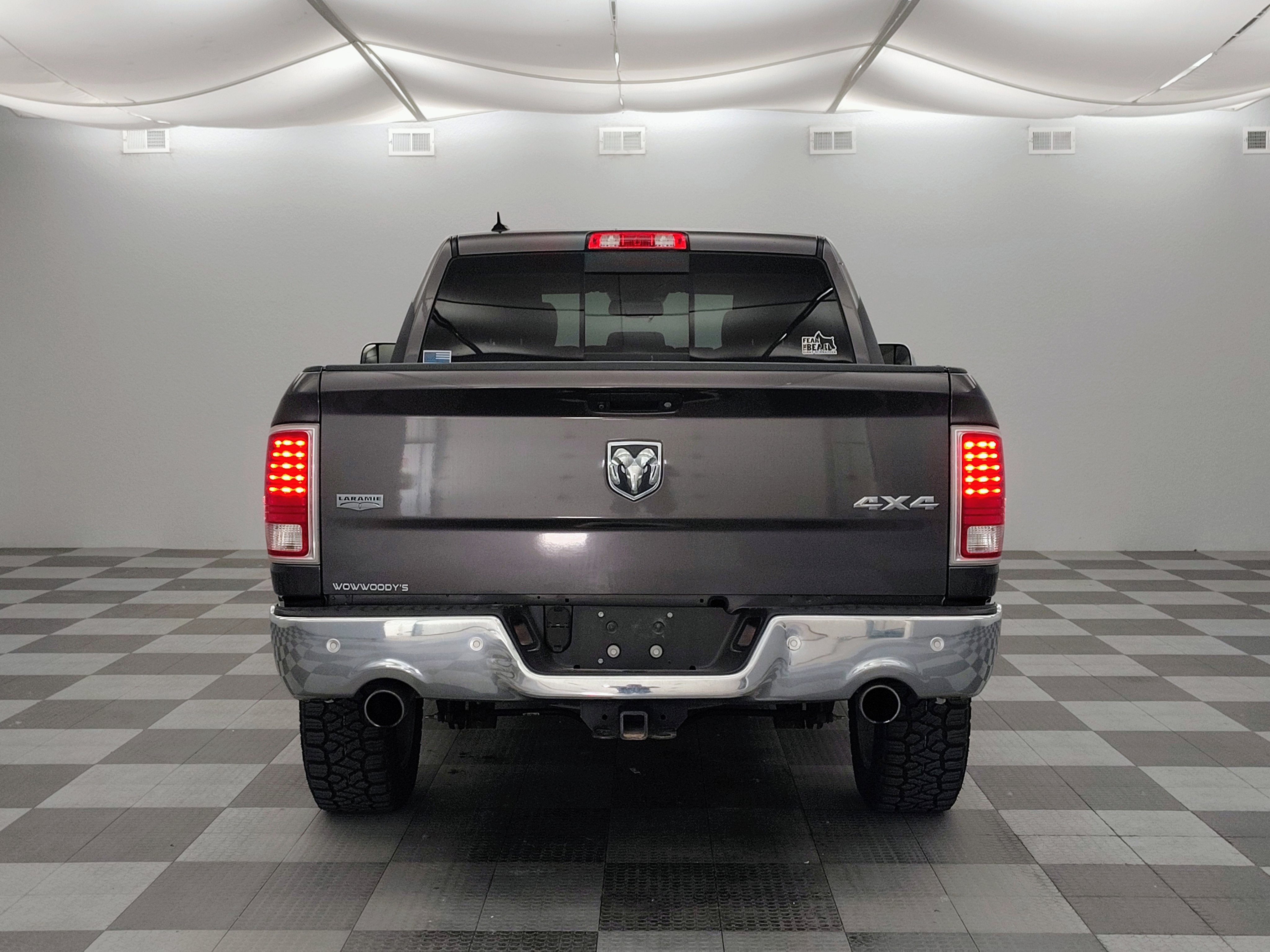 2017 RAM 1500 Laramie Crew Cab 4x4 5'7' Box