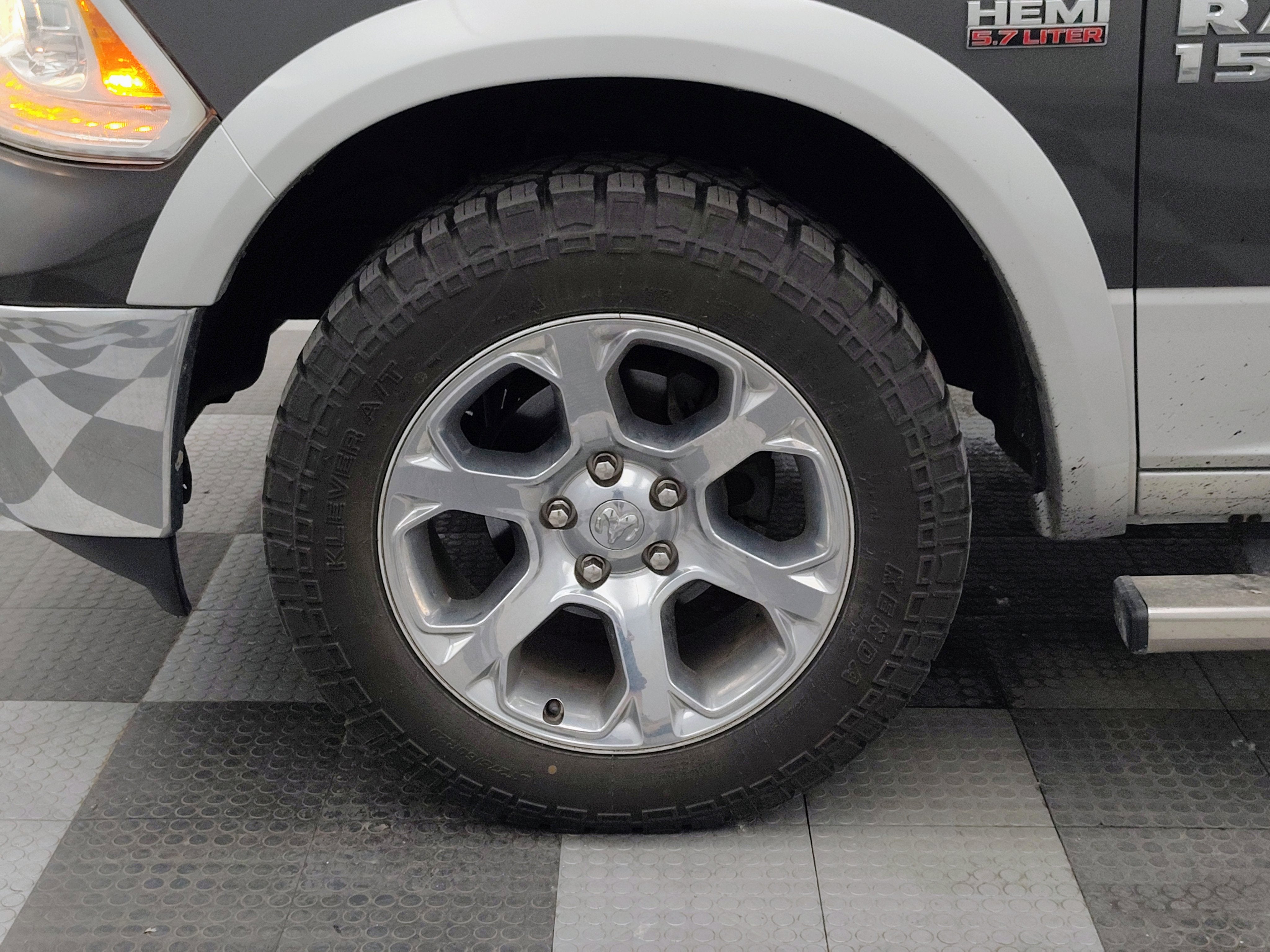 2017 RAM 1500 Laramie Crew Cab 4x4 5'7' Box