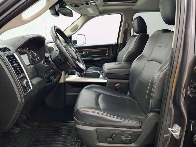 2017 RAM 1500 Laramie Crew Cab 4x4 5'7' Box