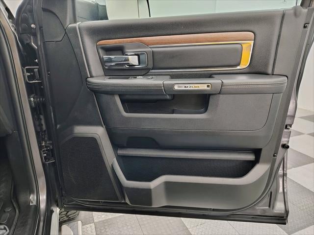 2017 RAM 1500 Laramie Crew Cab 4x4 5'7' Box