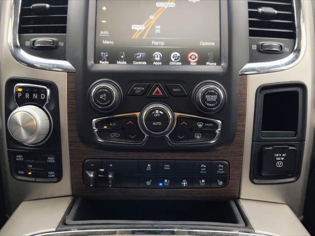 2017 RAM 1500 Laramie Crew Cab 4x4 5'7' Box