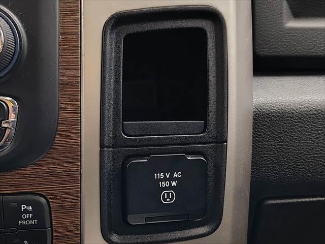 2017 RAM 1500 Laramie Crew Cab 4x4 5'7' Box