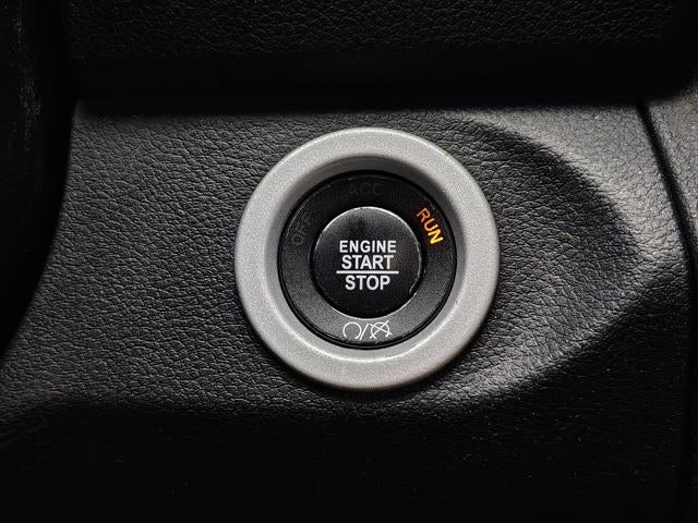 2017 RAM 1500 Laramie Crew Cab 4x4 5'7' Box