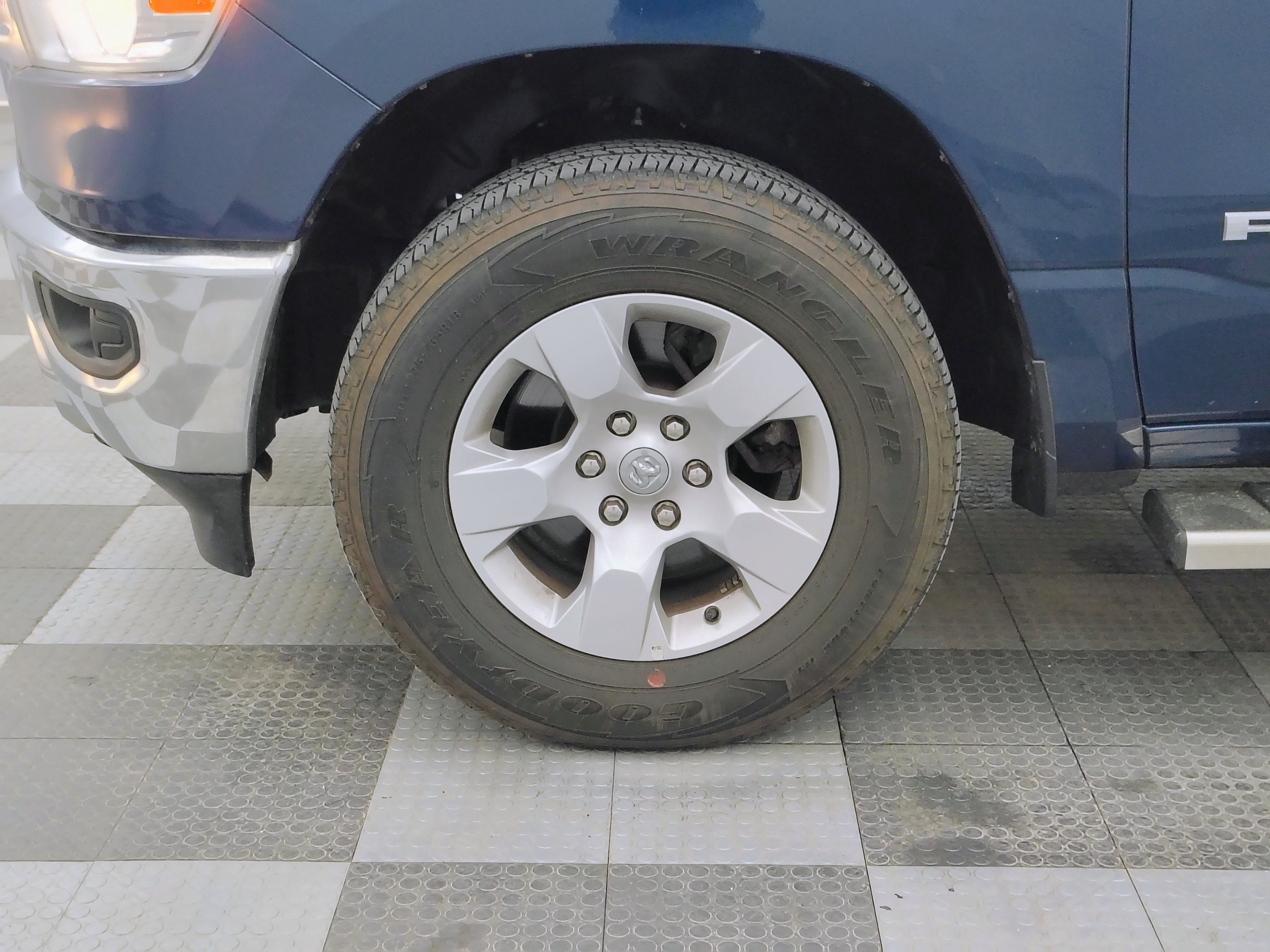 2023 RAM 1500 Big Horn Crew Cab 4x4 5'7' Box