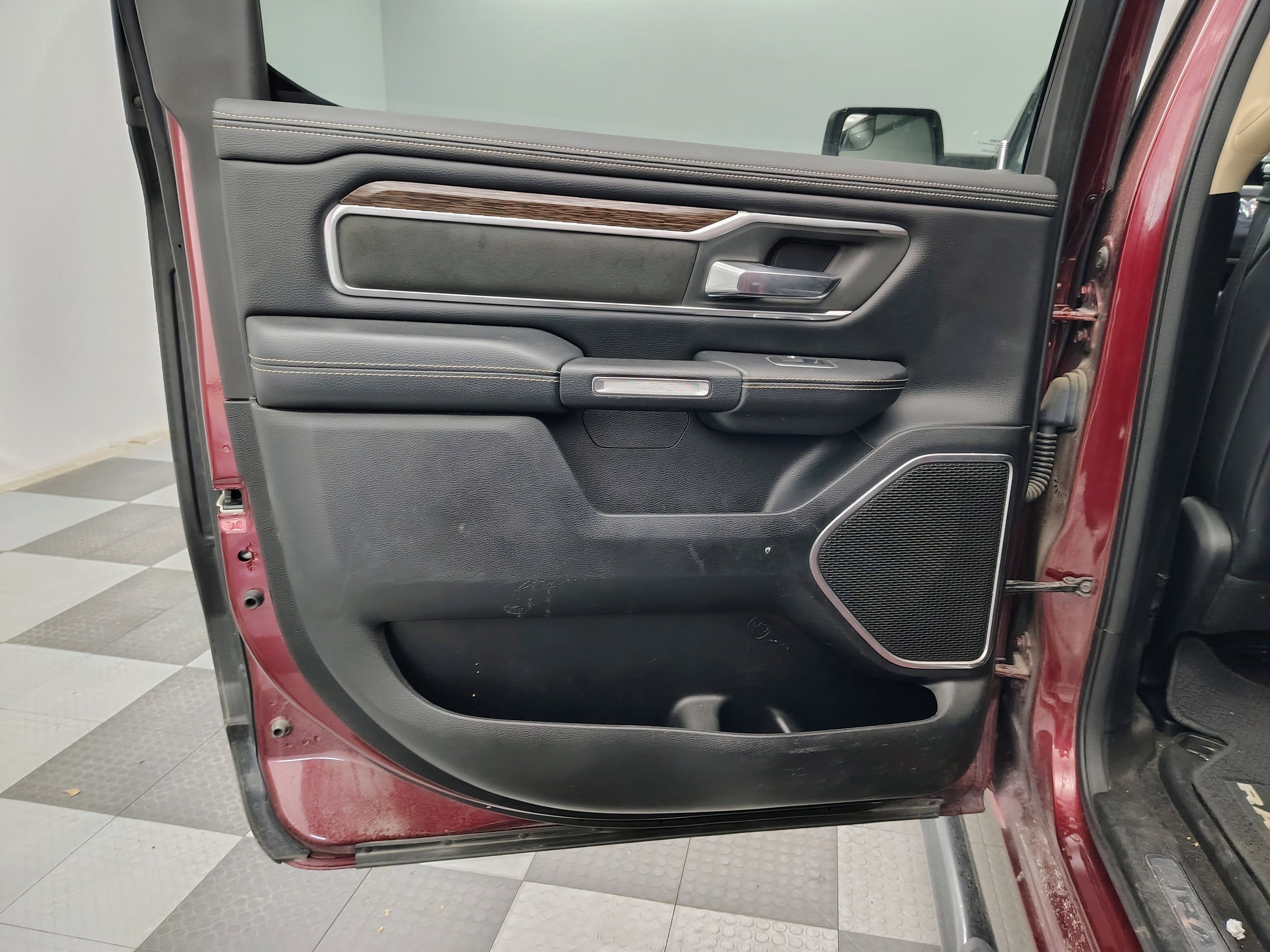 2020 RAM 1500 Laramie Crew Cab 4x4 5'7' Box