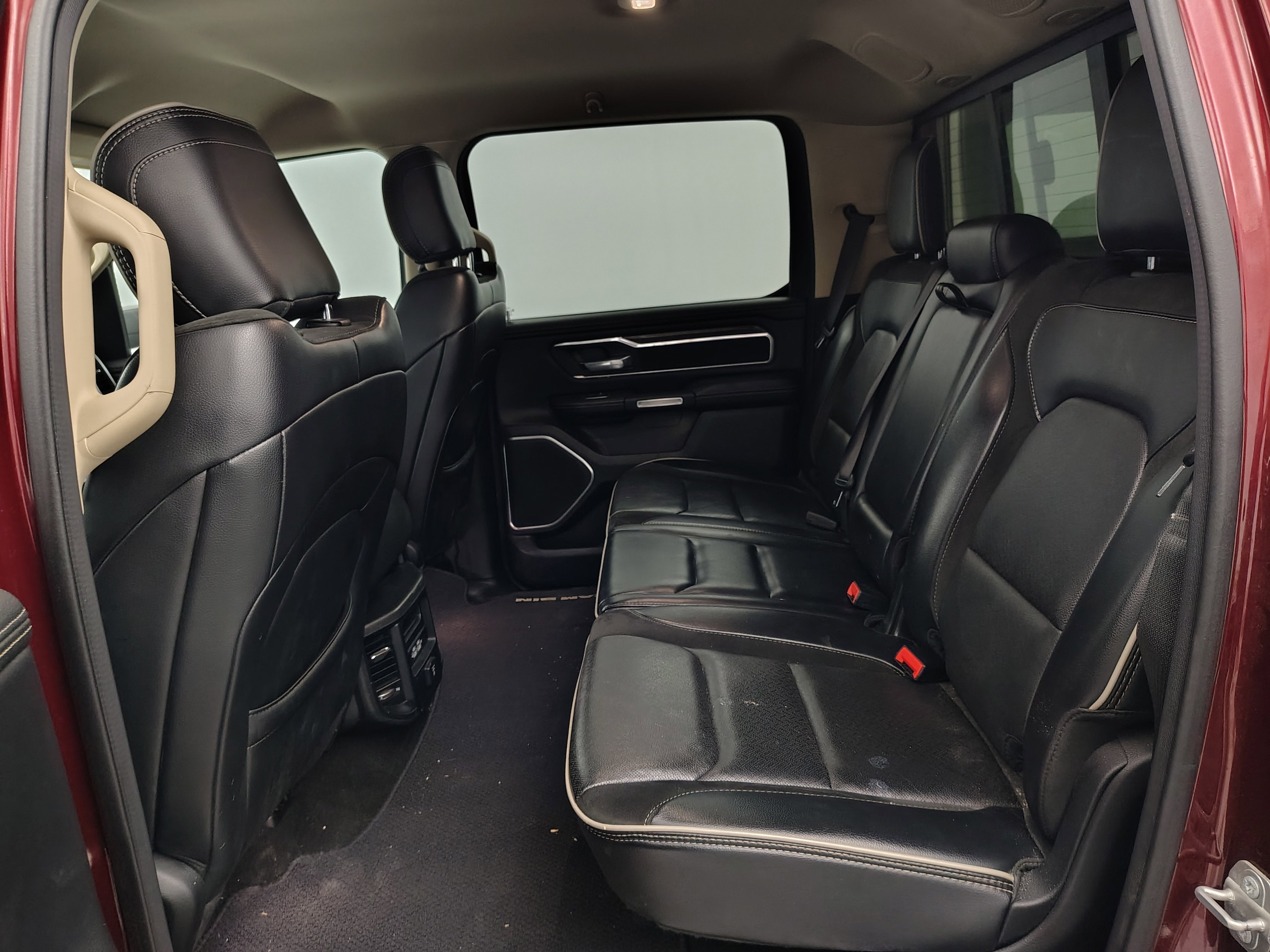 2020 RAM 1500 Laramie Crew Cab 4x4 5'7' Box