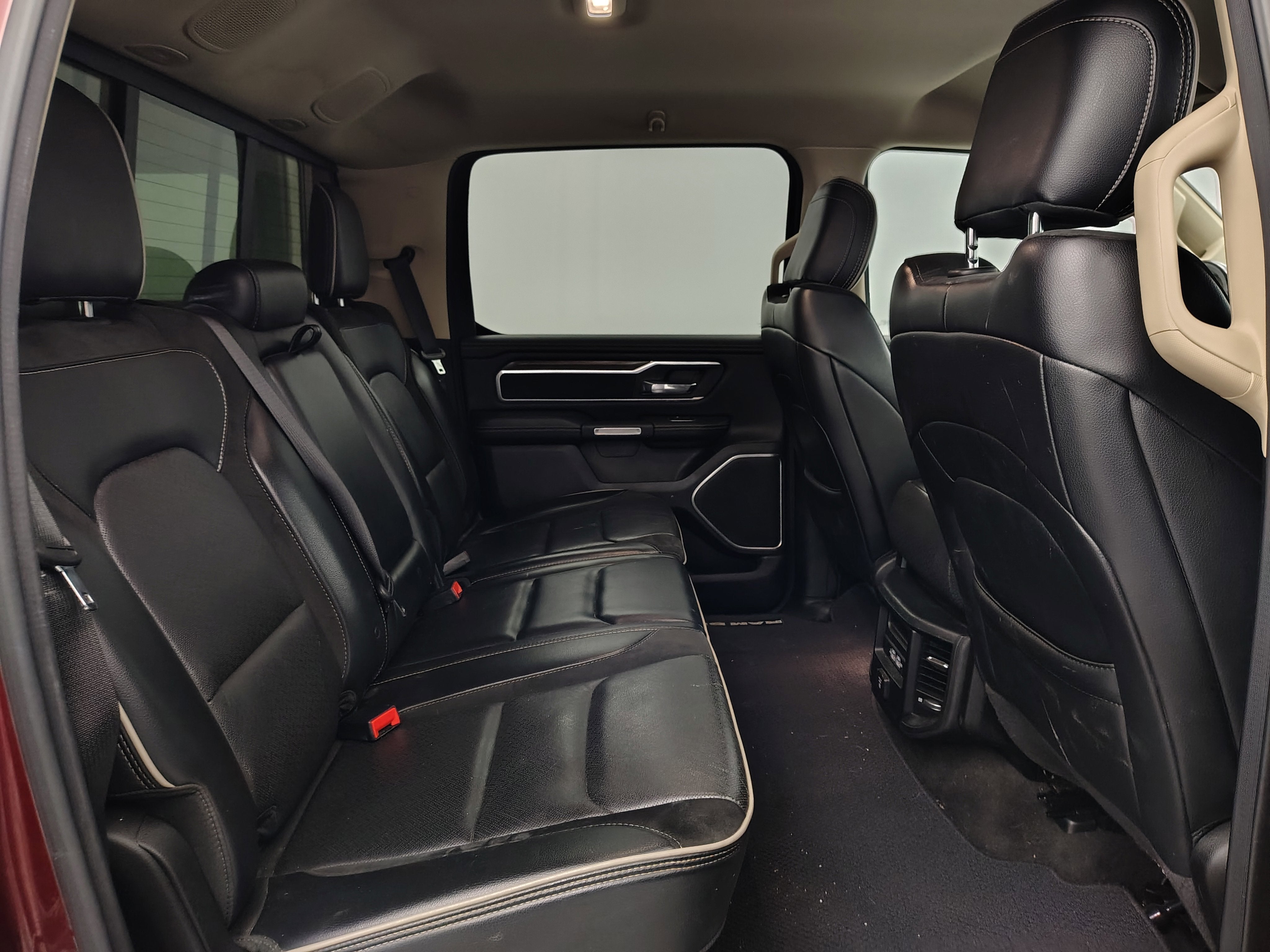2020 RAM 1500 Laramie Crew Cab 4x4 5'7' Box