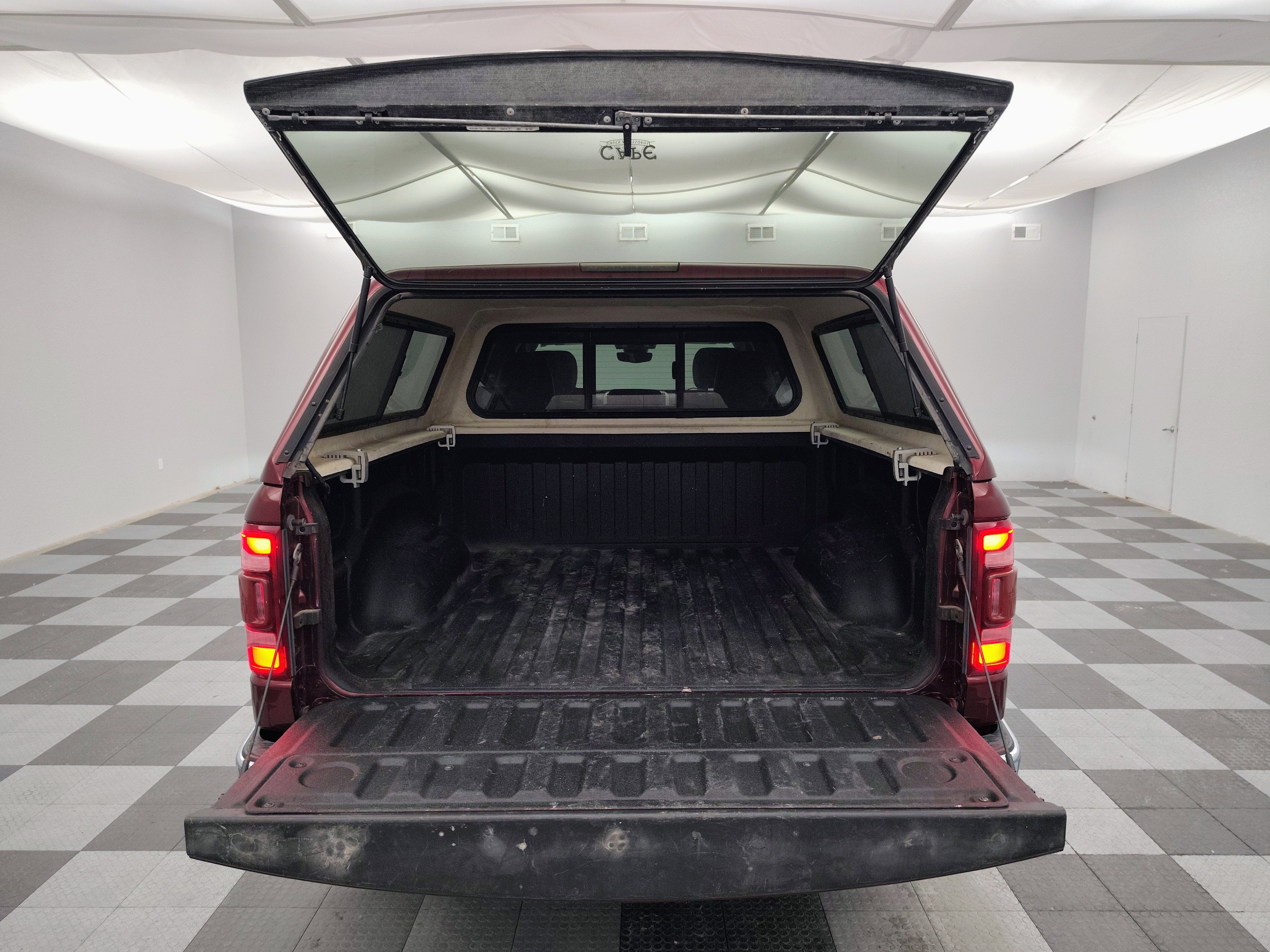 2020 RAM 1500 Laramie Crew Cab 4x4 5'7' Box
