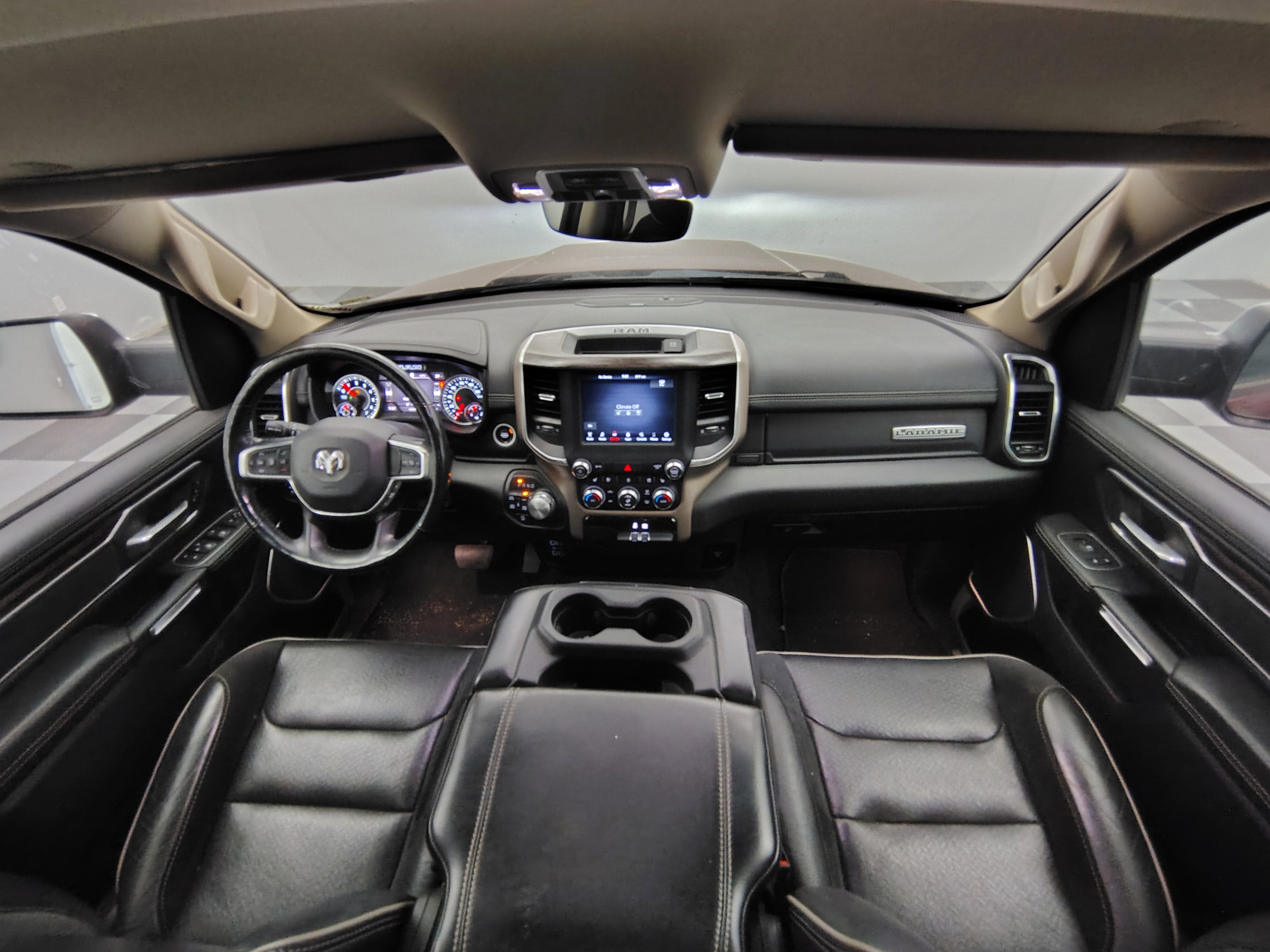 2020 RAM 1500 Laramie Crew Cab 4x4 5'7' Box
