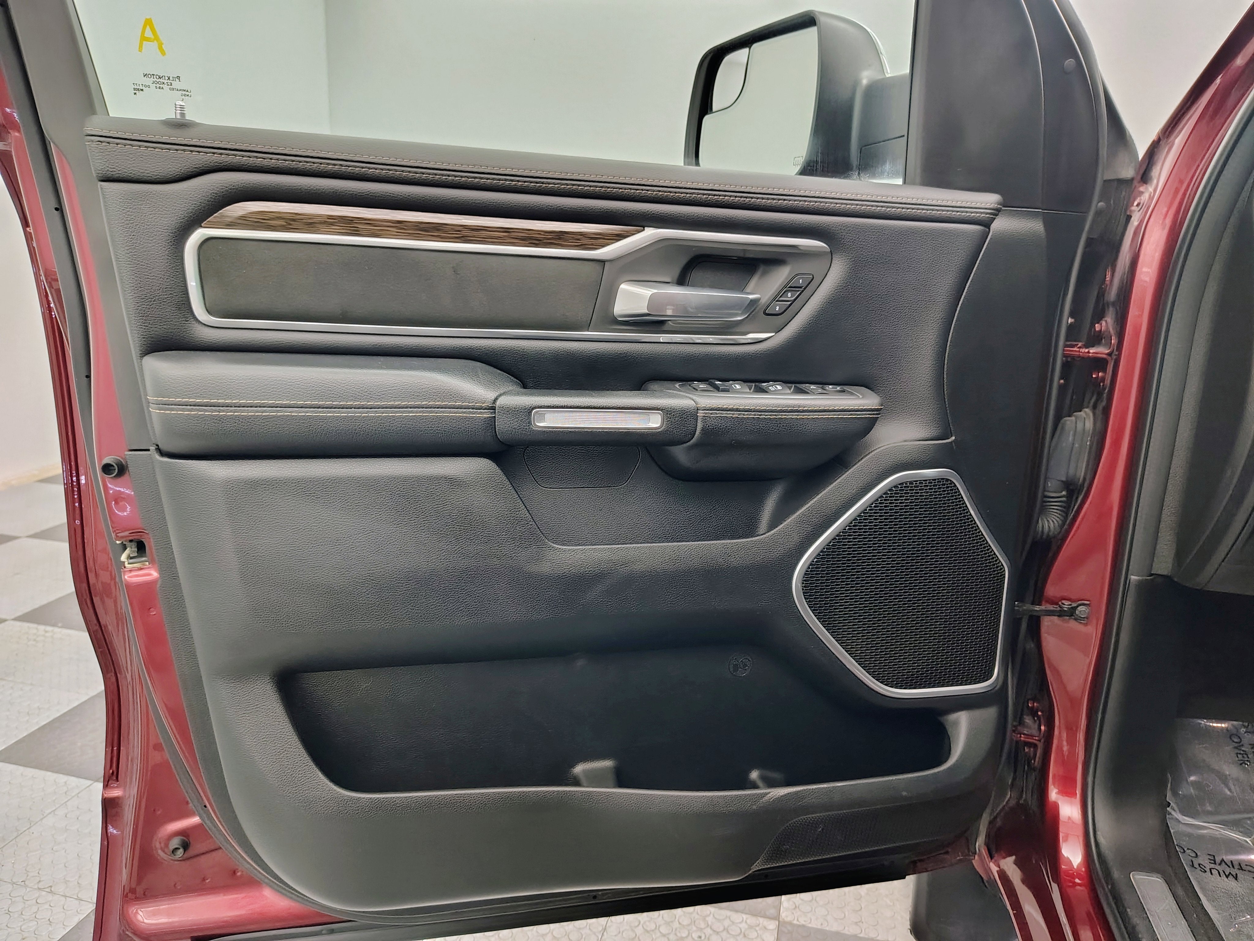 2020 RAM 1500 Laramie Crew Cab 4x4 5'7' Box