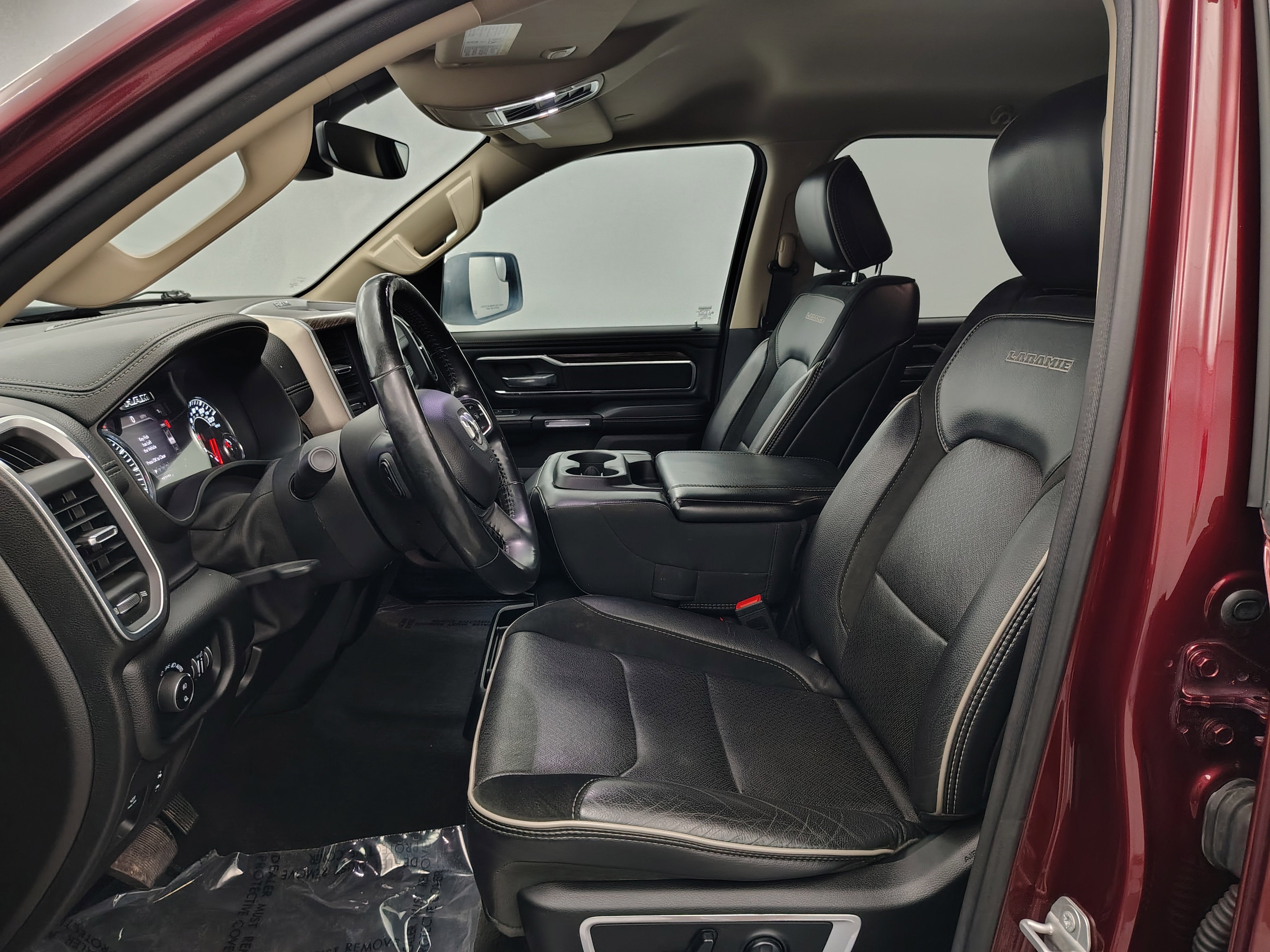2020 RAM 1500 Laramie Crew Cab 4x4 5'7' Box