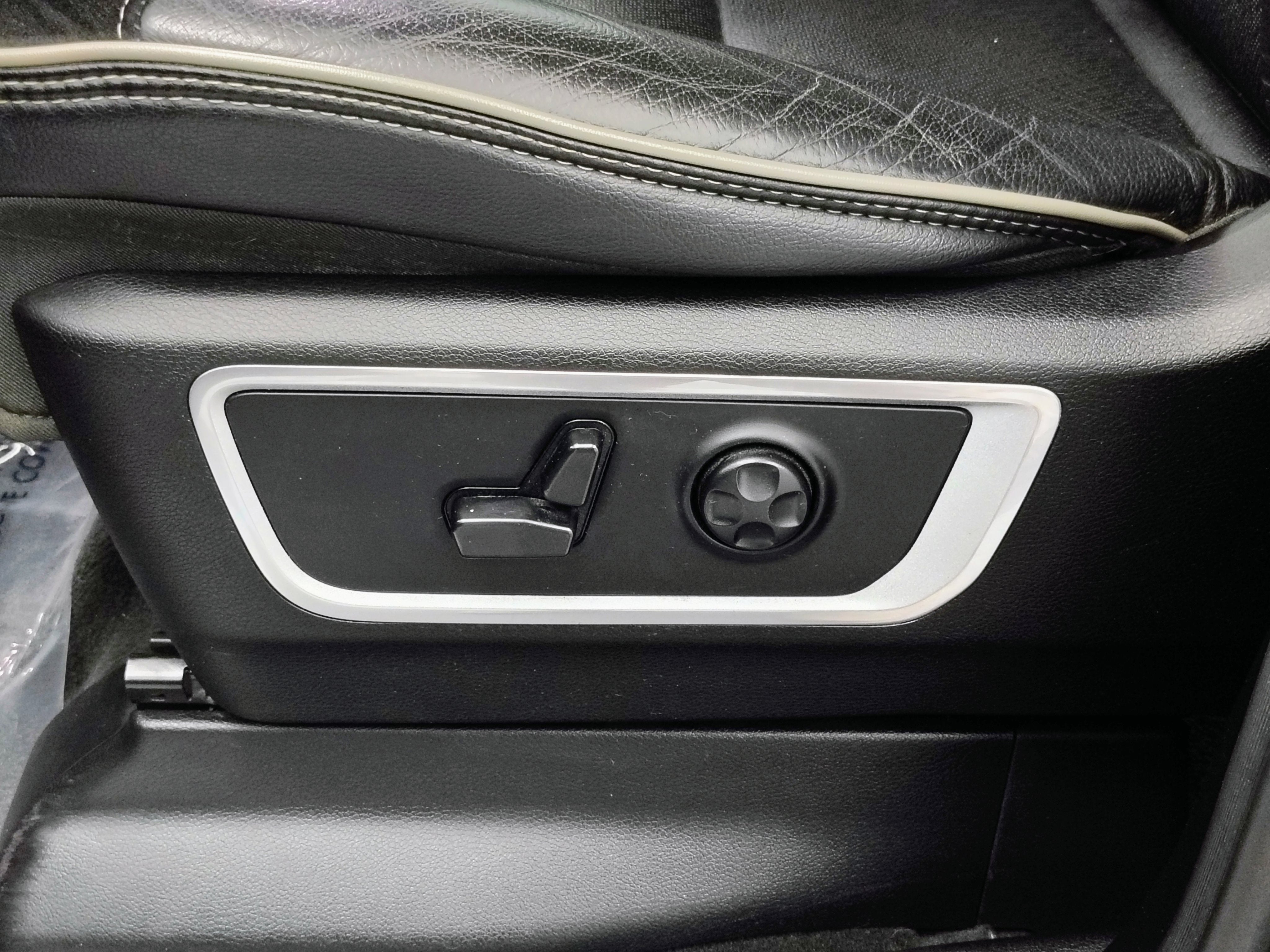2020 RAM 1500 Laramie Crew Cab 4x4 5'7' Box