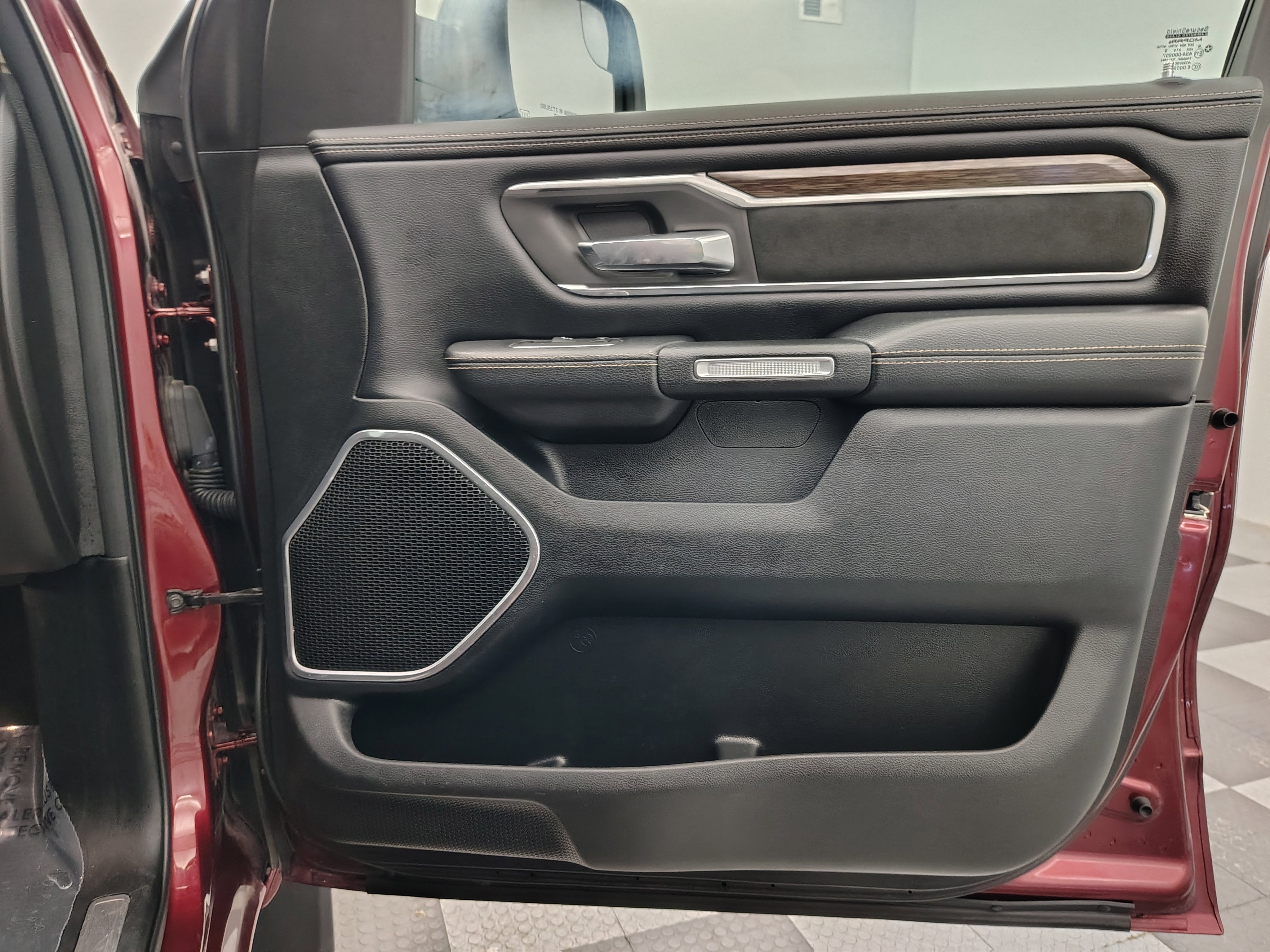 2020 RAM 1500 Laramie Crew Cab 4x4 5'7' Box