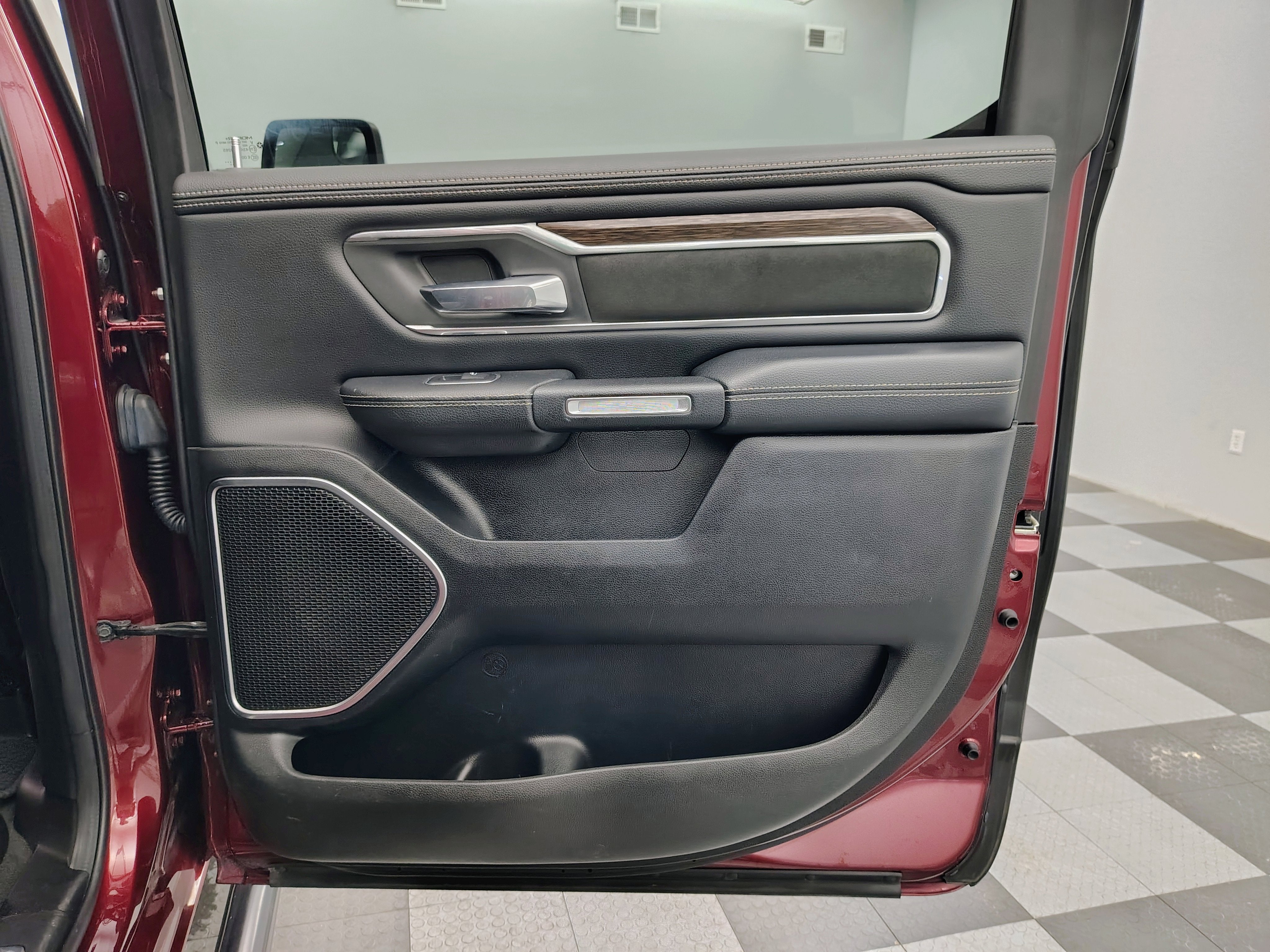2020 RAM 1500 Laramie Crew Cab 4x4 5'7' Box