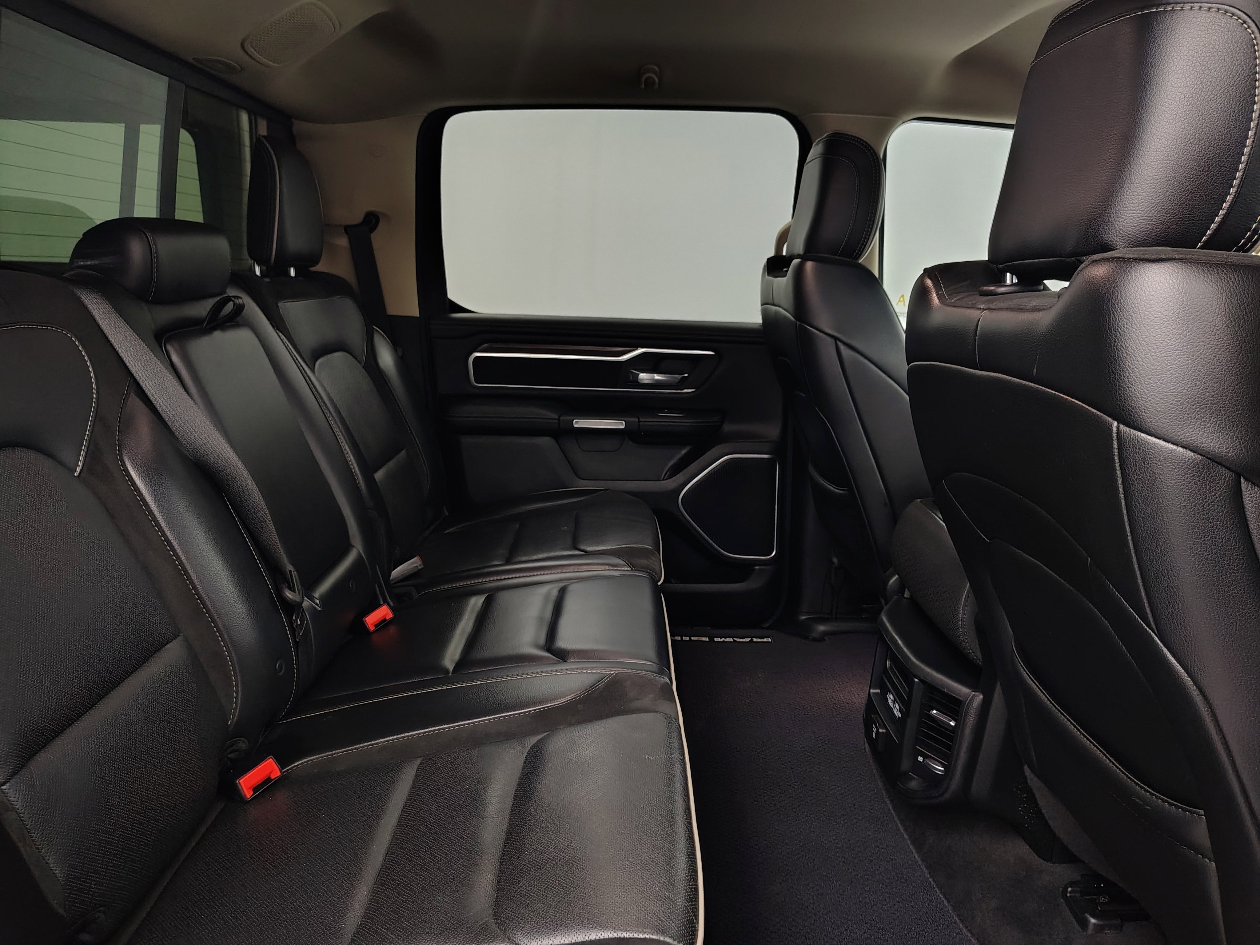 2020 RAM 1500 Laramie Crew Cab 4x4 5'7' Box
