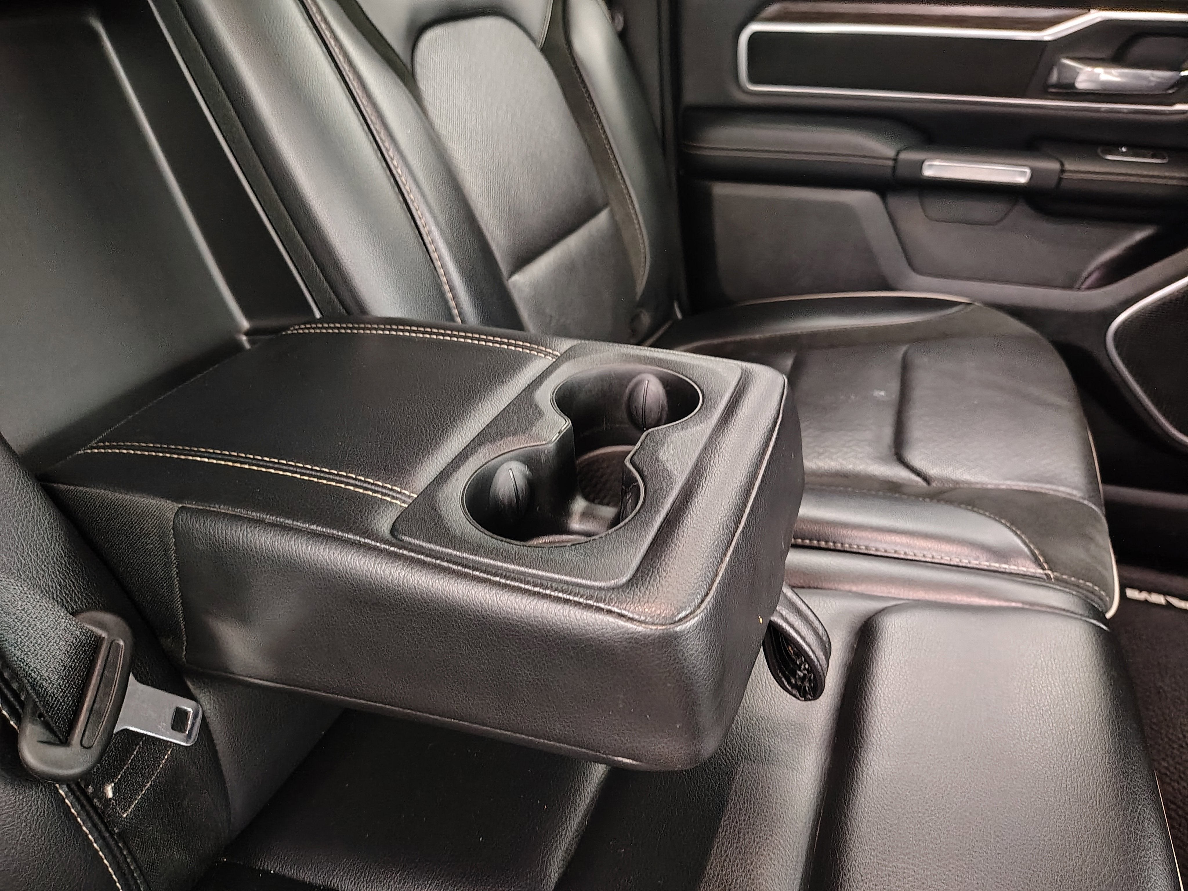 2020 RAM 1500 Laramie Crew Cab 4x4 5'7' Box