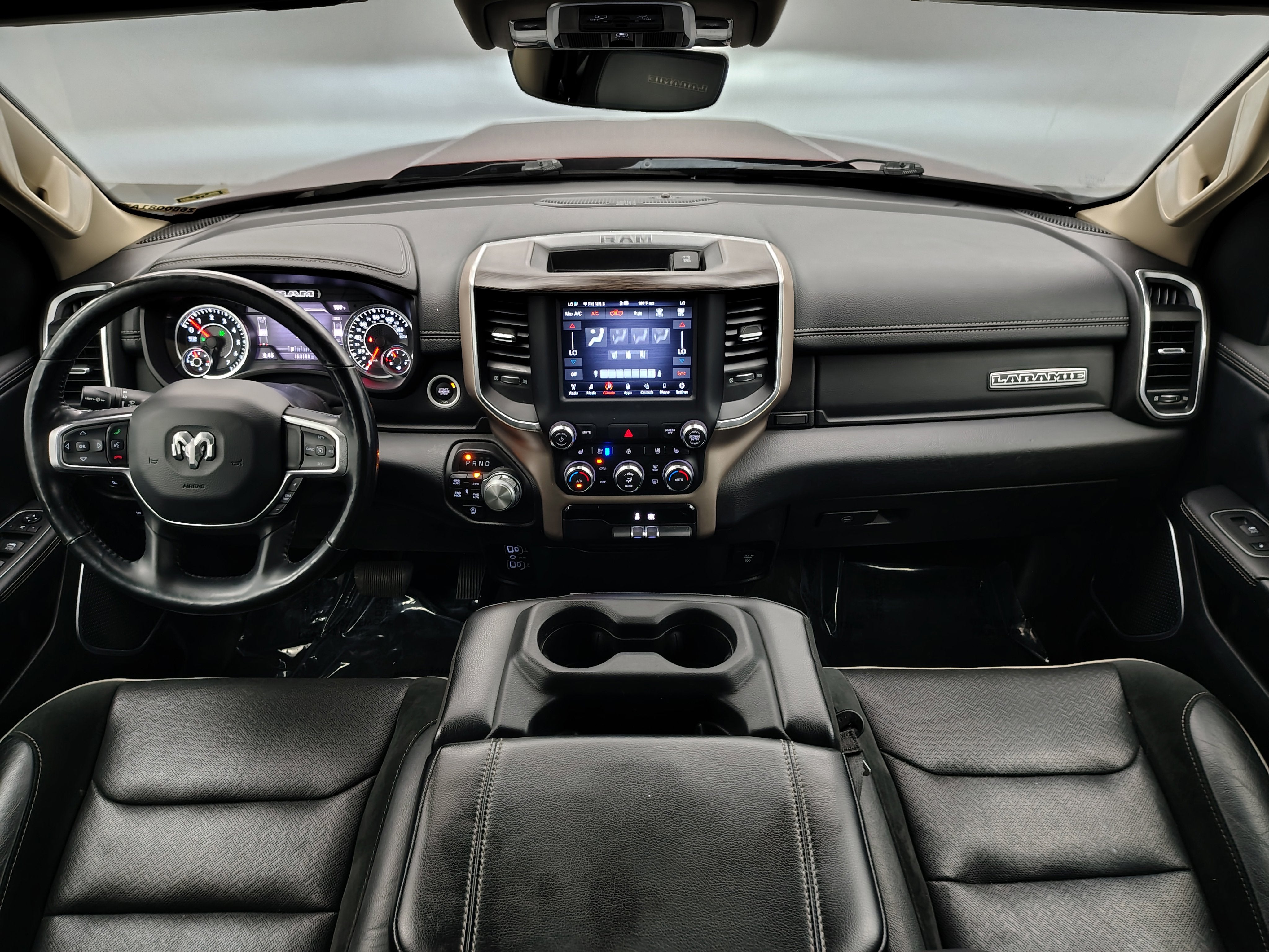 2020 RAM 1500 Laramie Crew Cab 4x4 5'7' Box