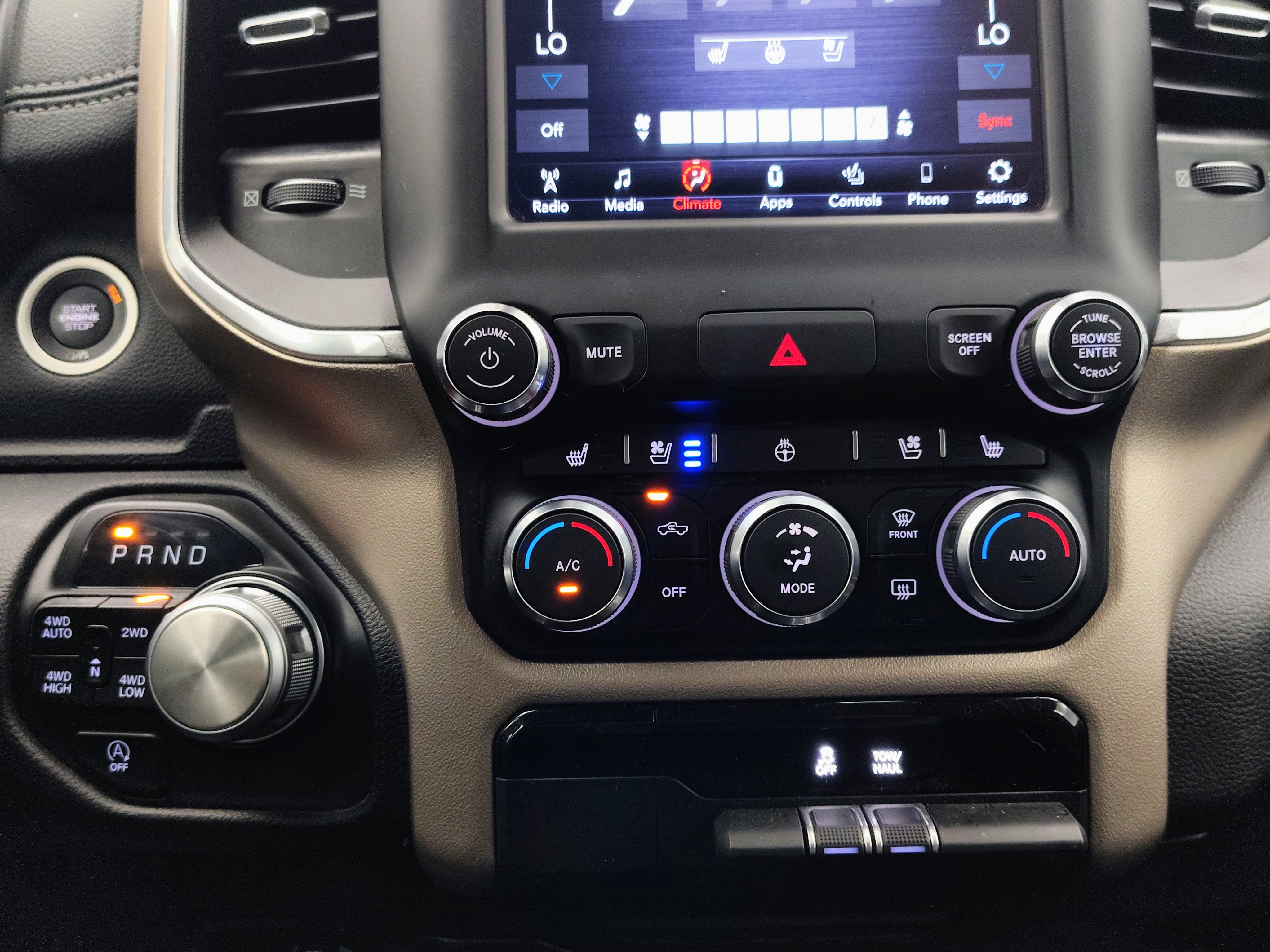 2020 RAM 1500 Laramie Crew Cab 4x4 5'7' Box
