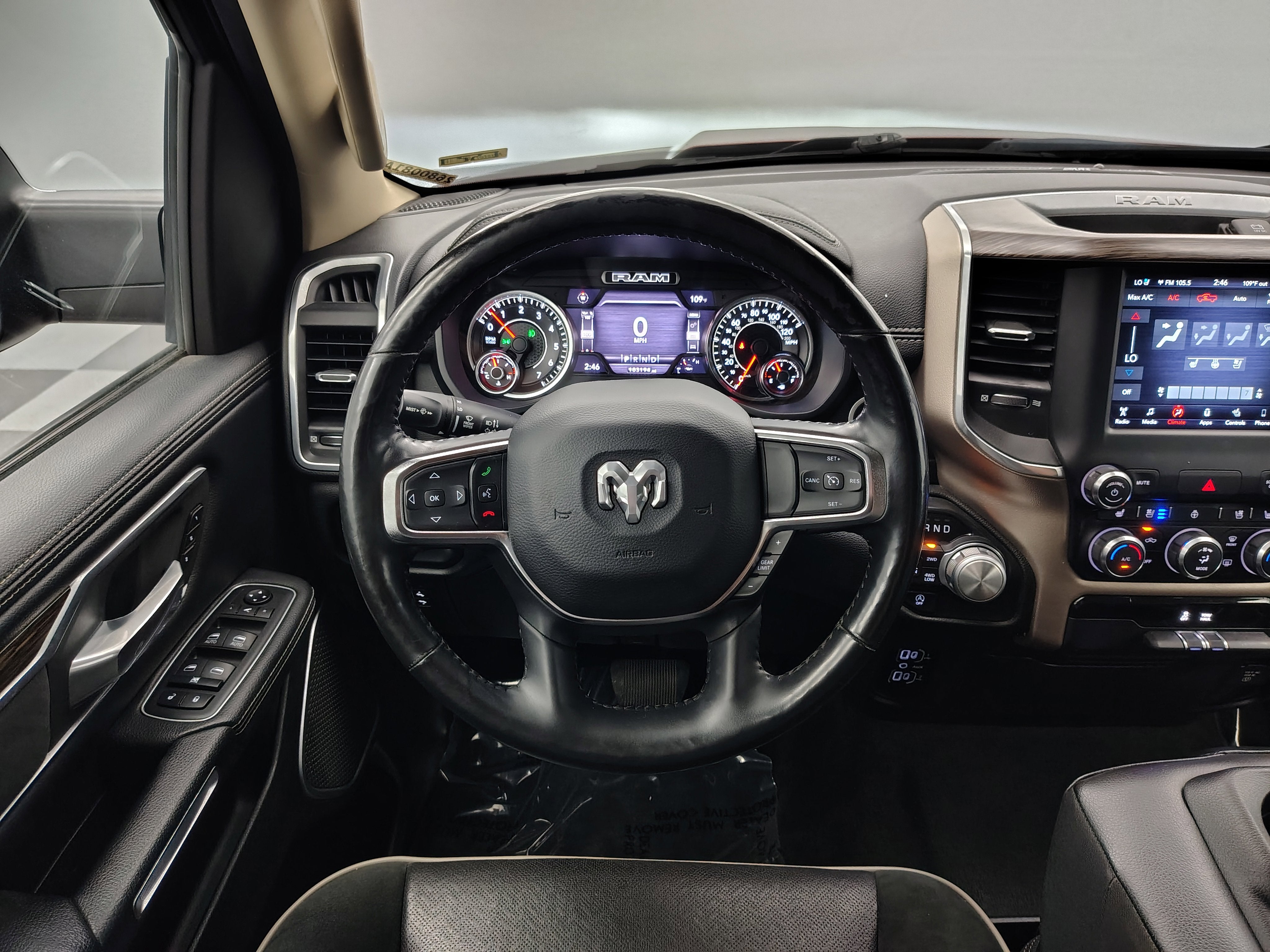2020 RAM 1500 Laramie Crew Cab 4x4 5'7' Box