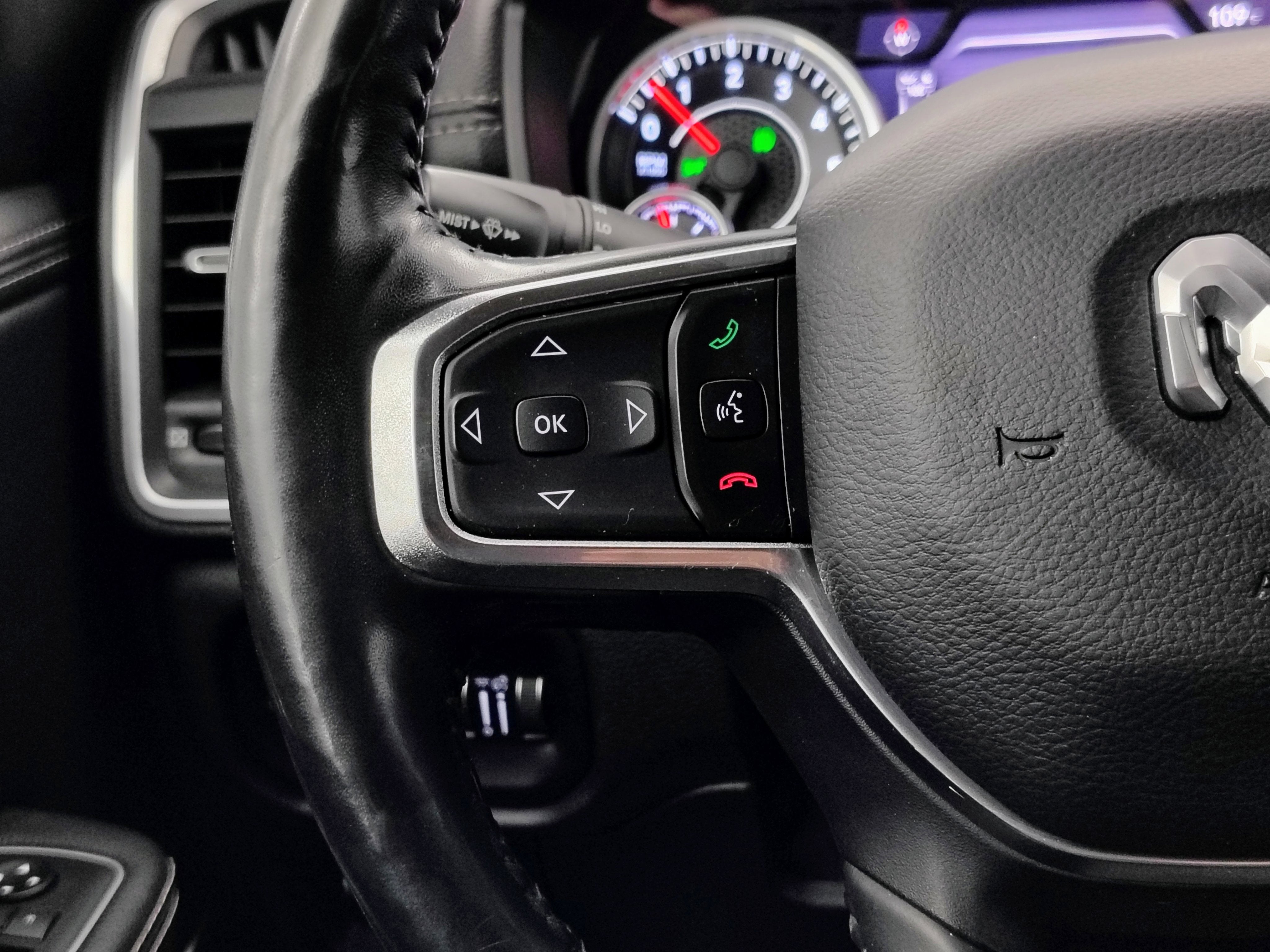 2020 RAM 1500 Laramie Crew Cab 4x4 5'7' Box