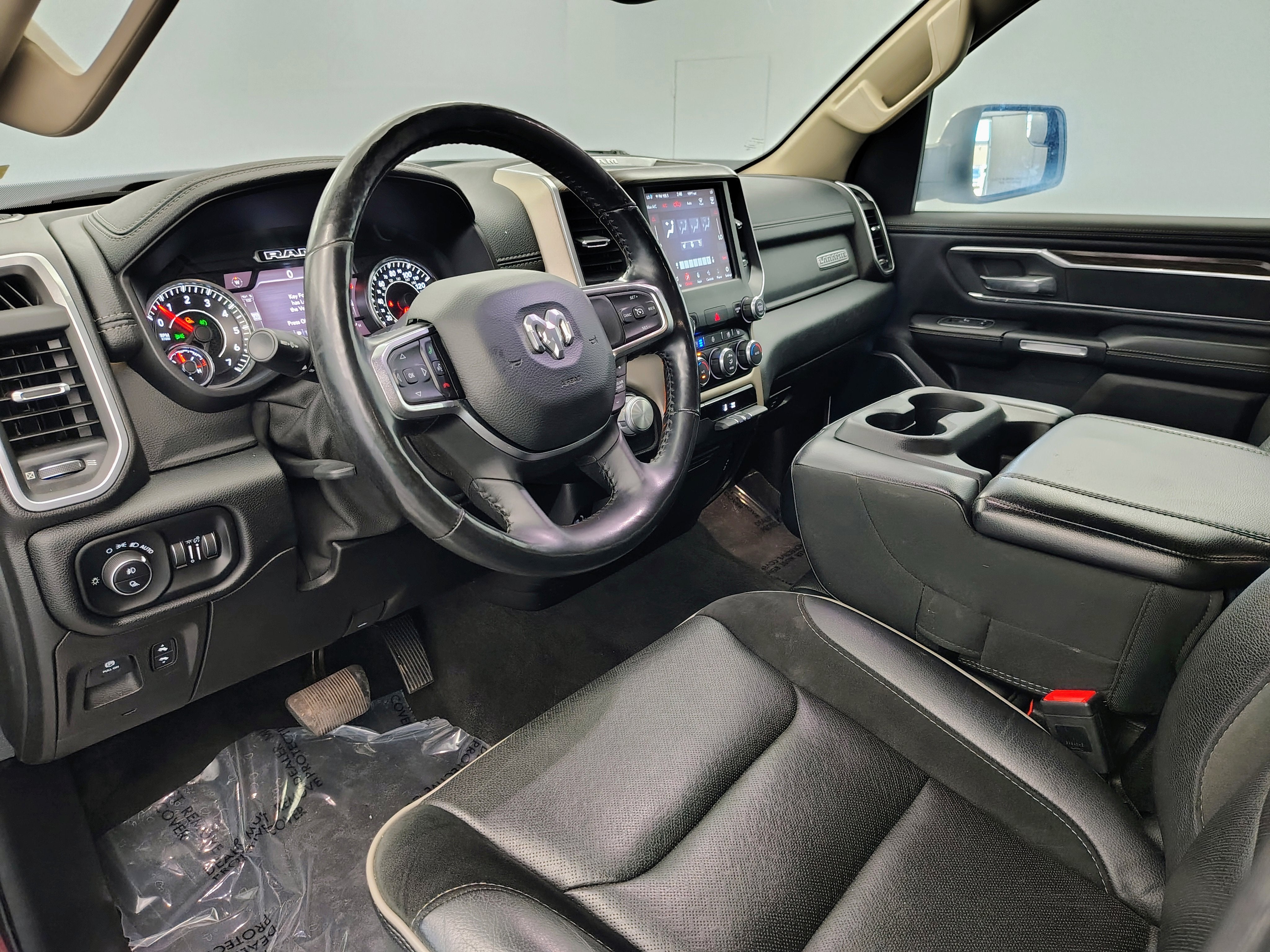 2020 RAM 1500 Laramie Crew Cab 4x4 5'7' Box