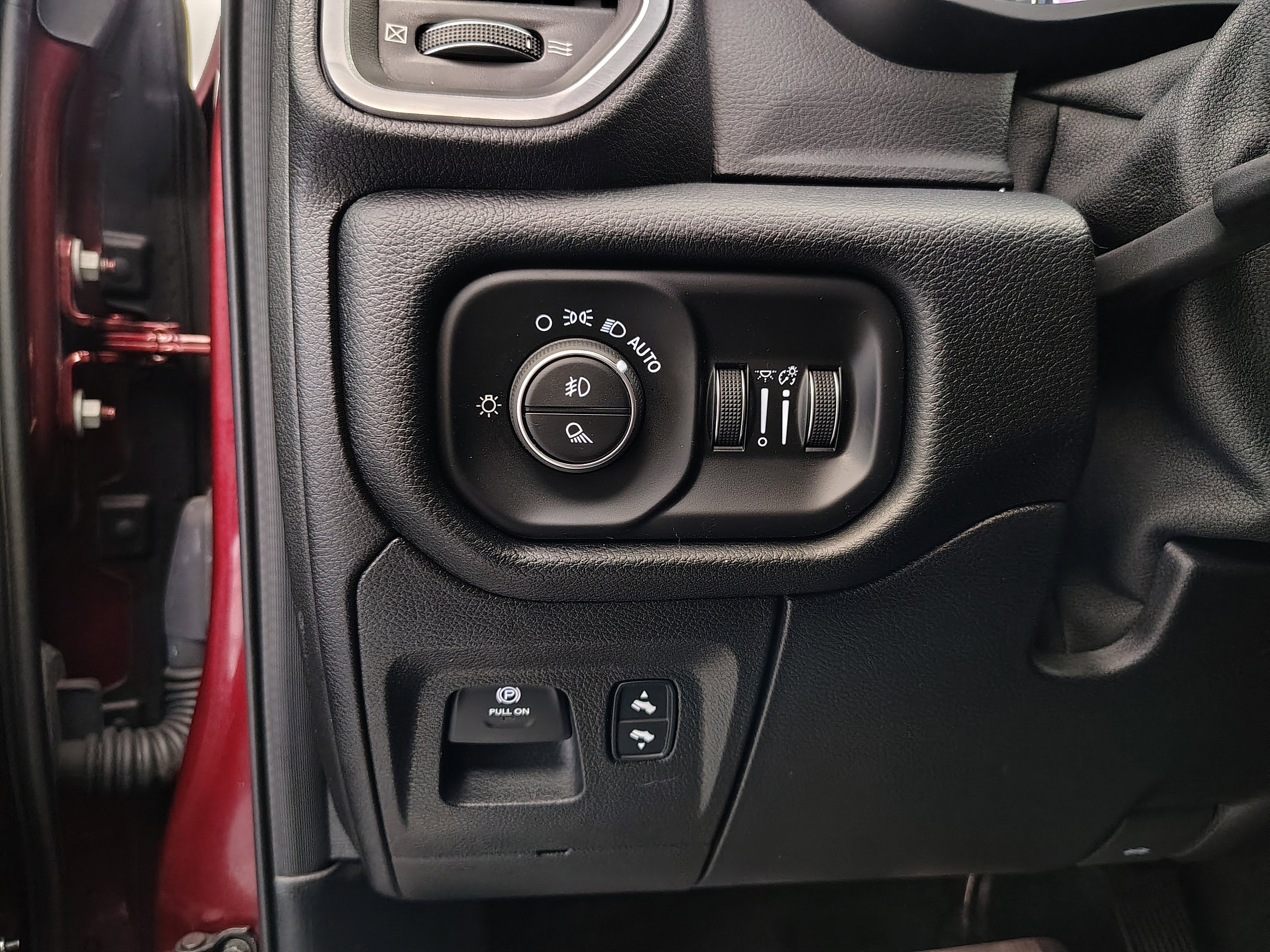 2020 RAM 1500 Laramie Crew Cab 4x4 5'7' Box