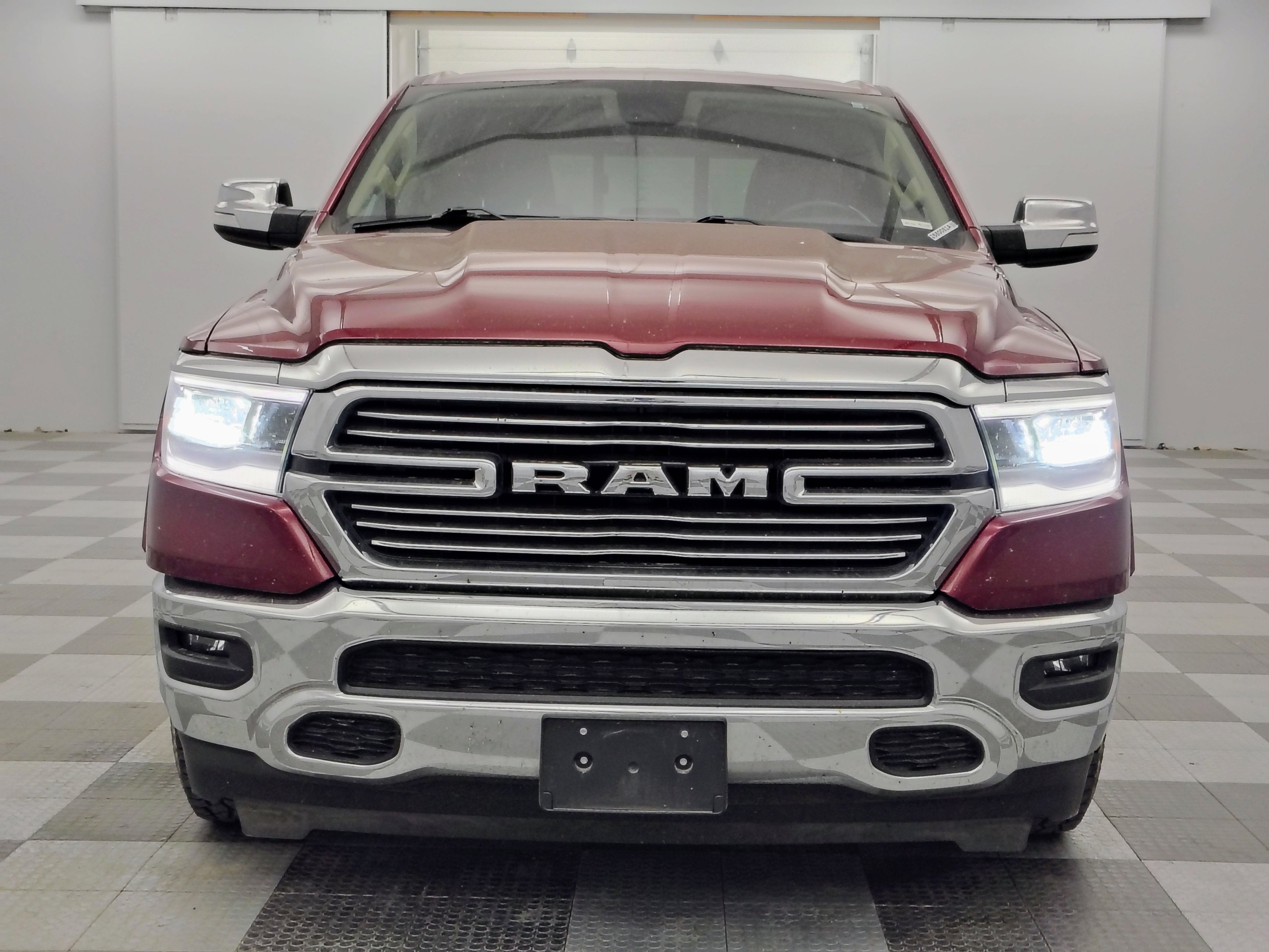 2020 RAM 1500 Laramie Crew Cab 4x4 5'7' Box