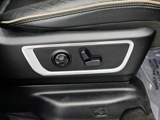 2020 RAM 1500 Laramie Crew Cab 4x4 5'7' Box
