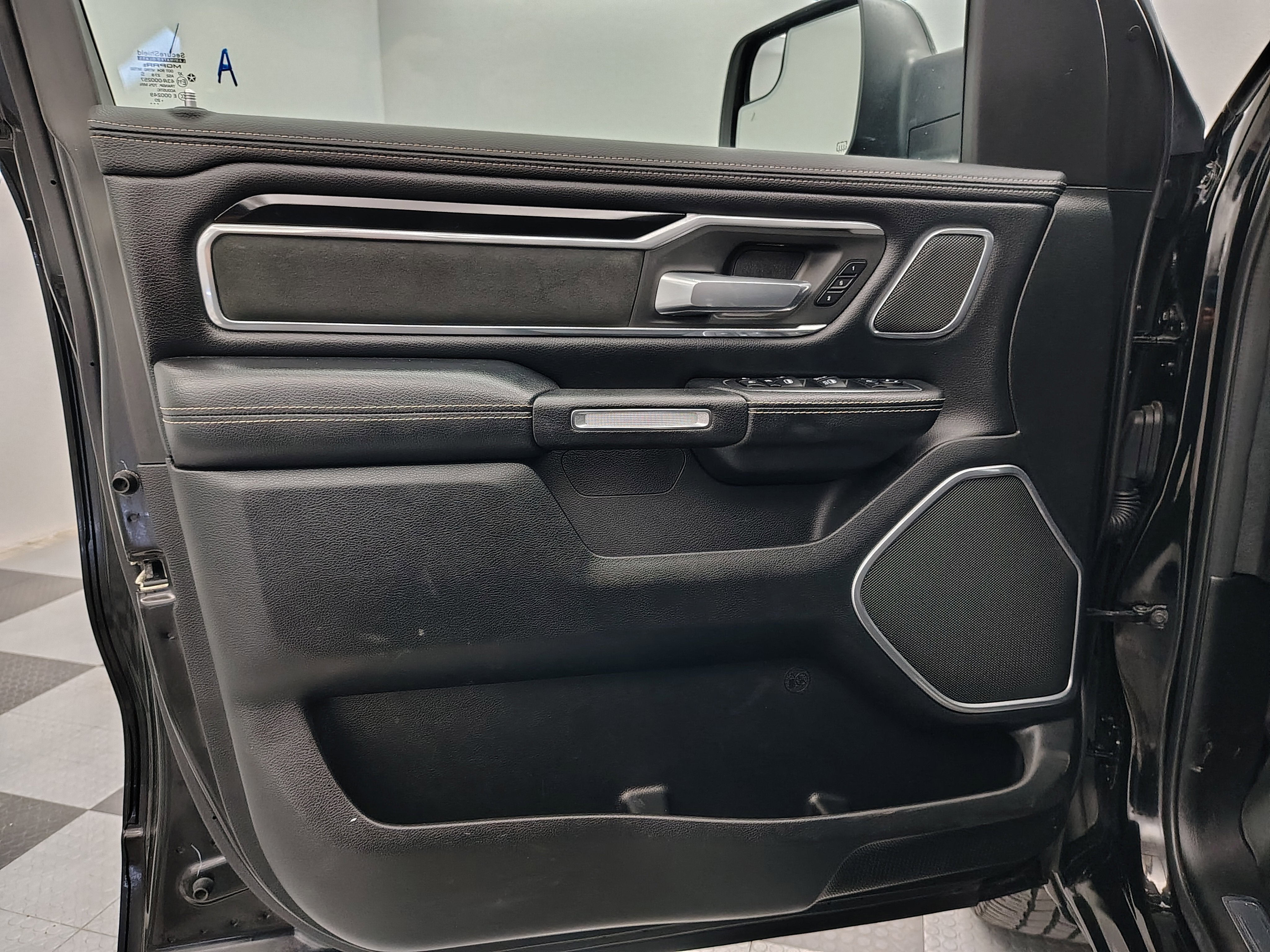 2020 RAM 1500 Laramie Crew Cab 4x4 5'7' Box