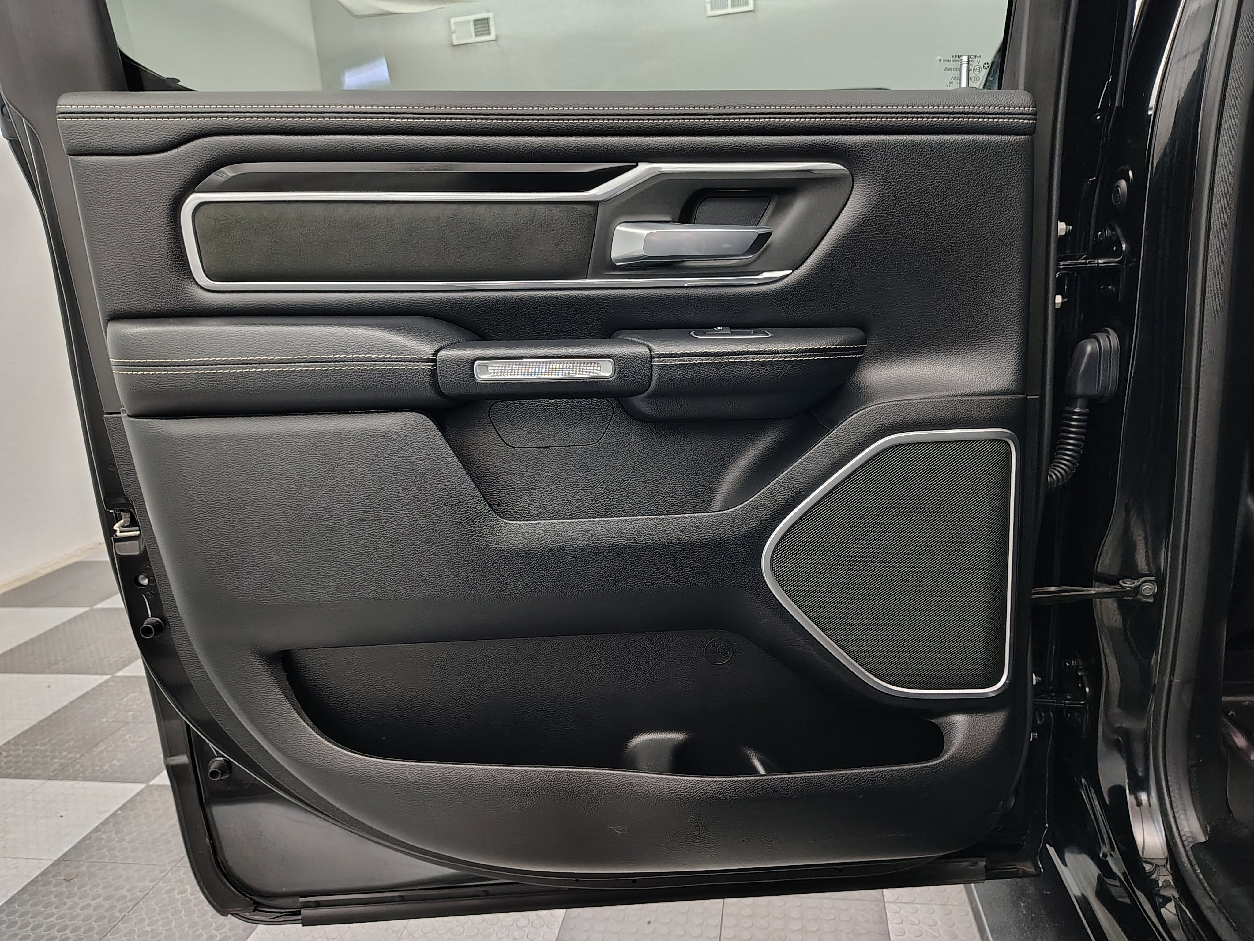 2020 RAM 1500 Laramie Crew Cab 4x4 5'7' Box