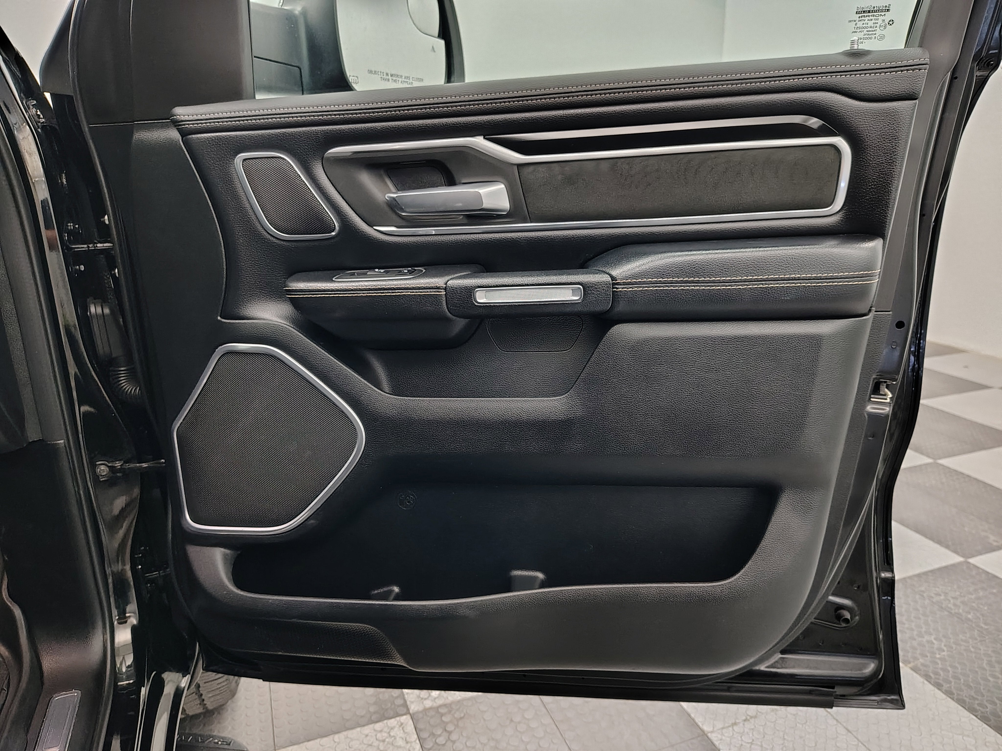 2020 RAM 1500 Laramie Crew Cab 4x4 5'7' Box
