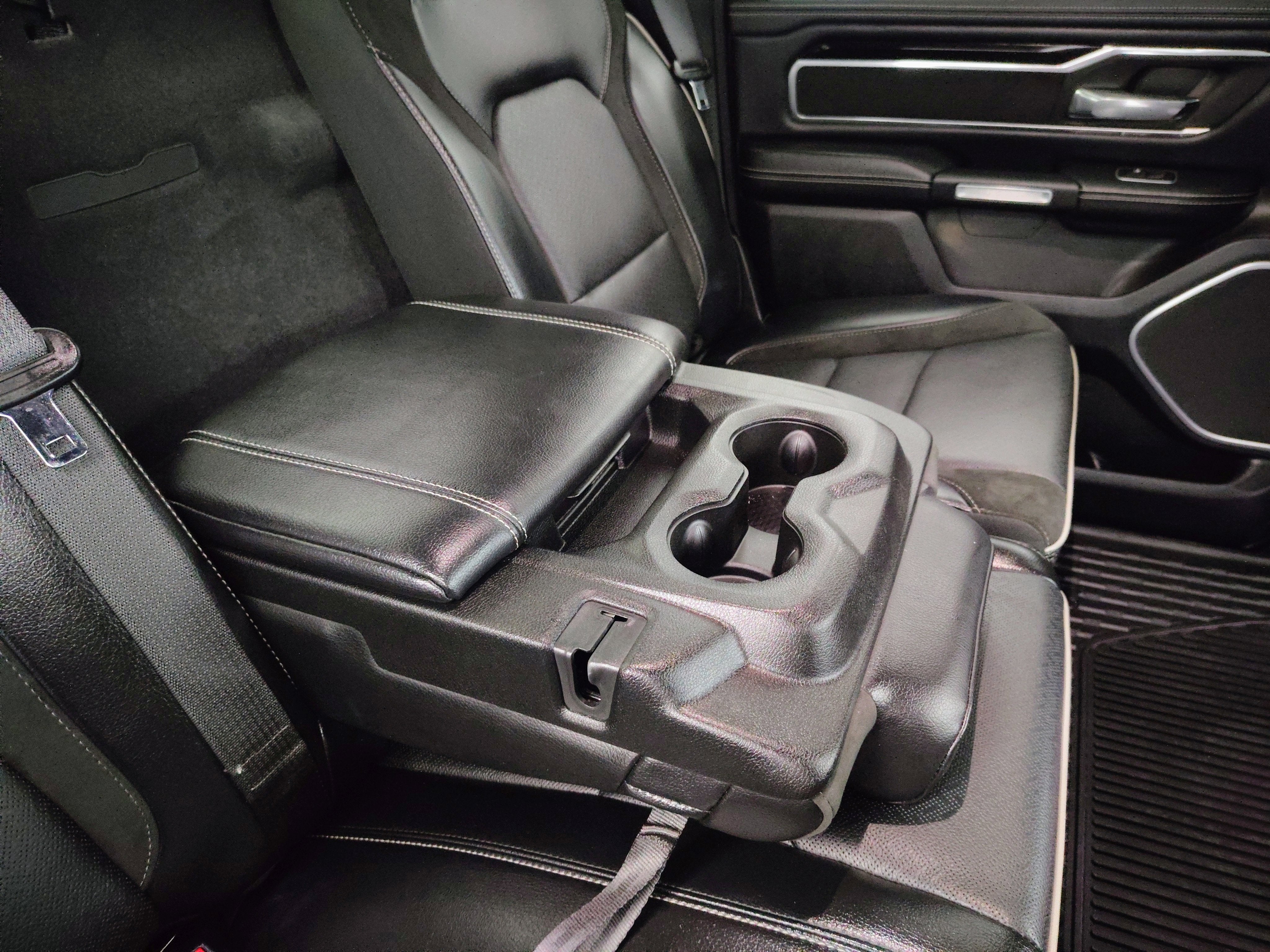 2020 RAM 1500 Laramie Crew Cab 4x4 5'7' Box