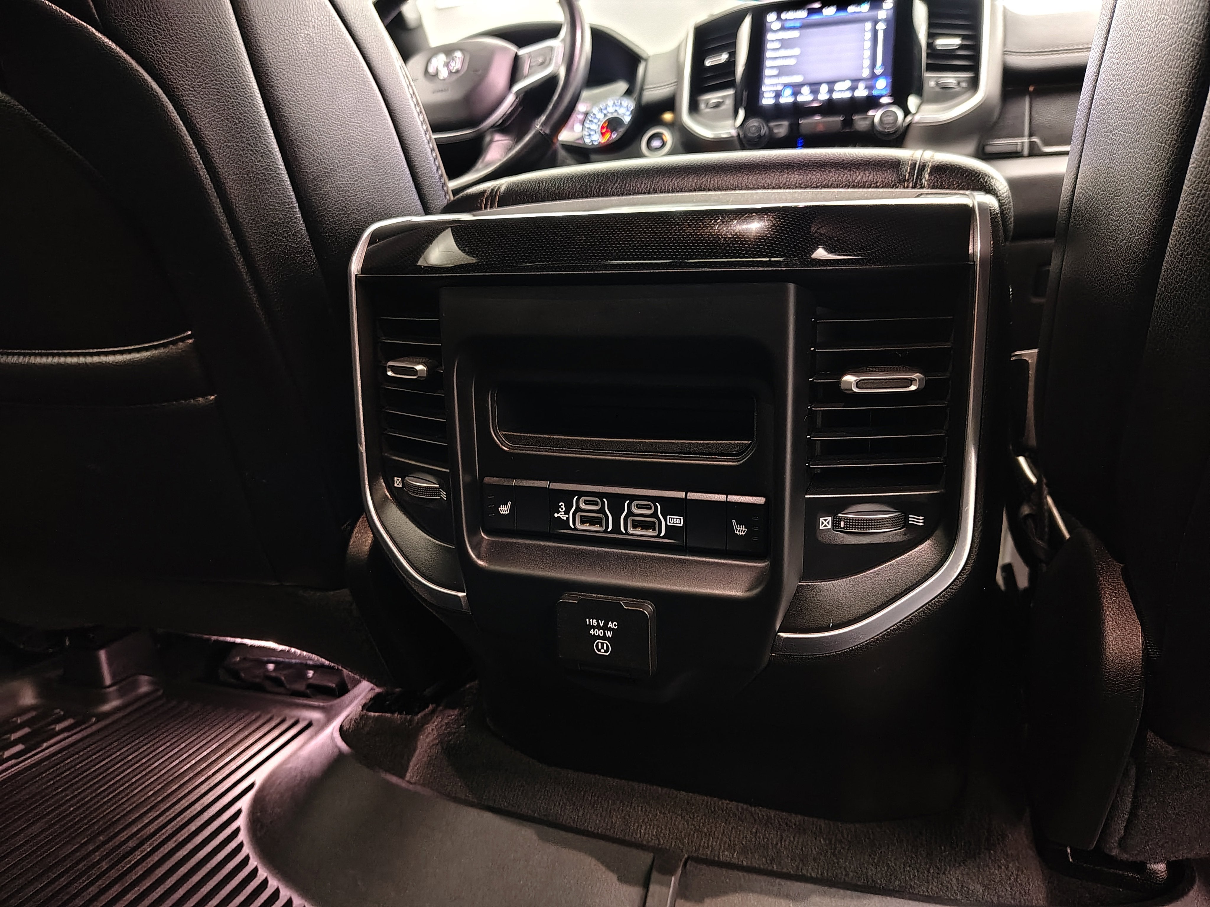 2020 RAM 1500 Laramie Crew Cab 4x4 5'7' Box