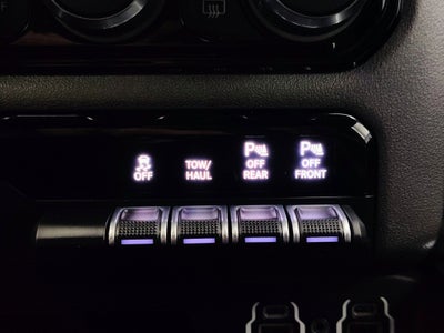 2020 RAM 1500 Laramie Crew Cab 4x4 5'7' Box