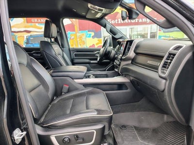 2020 RAM 1500 Laramie Crew Cab 4x4 5'7' Box