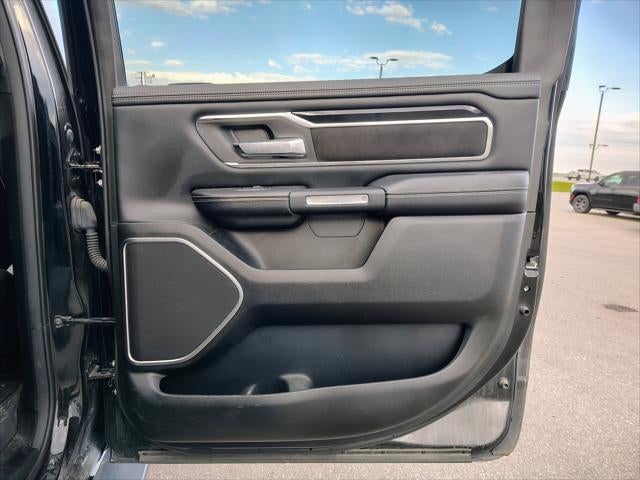2020 RAM 1500 Laramie Crew Cab 4x4 5'7' Box