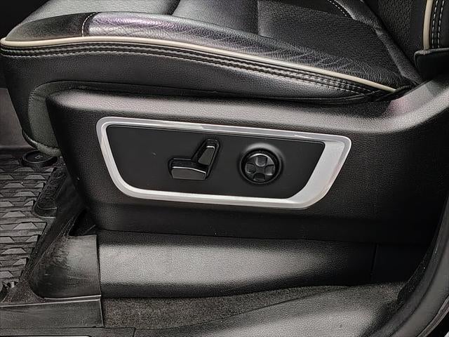 2020 RAM 1500 Laramie Crew Cab 4x4 5'7' Box