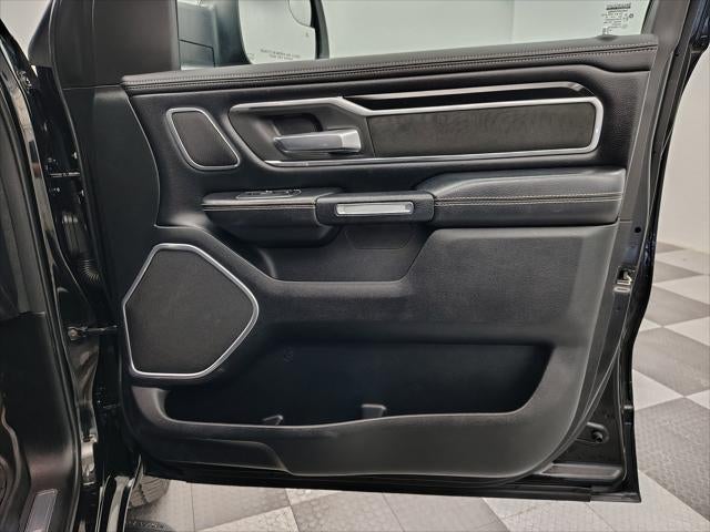 2020 RAM 1500 Laramie Crew Cab 4x4 5'7' Box